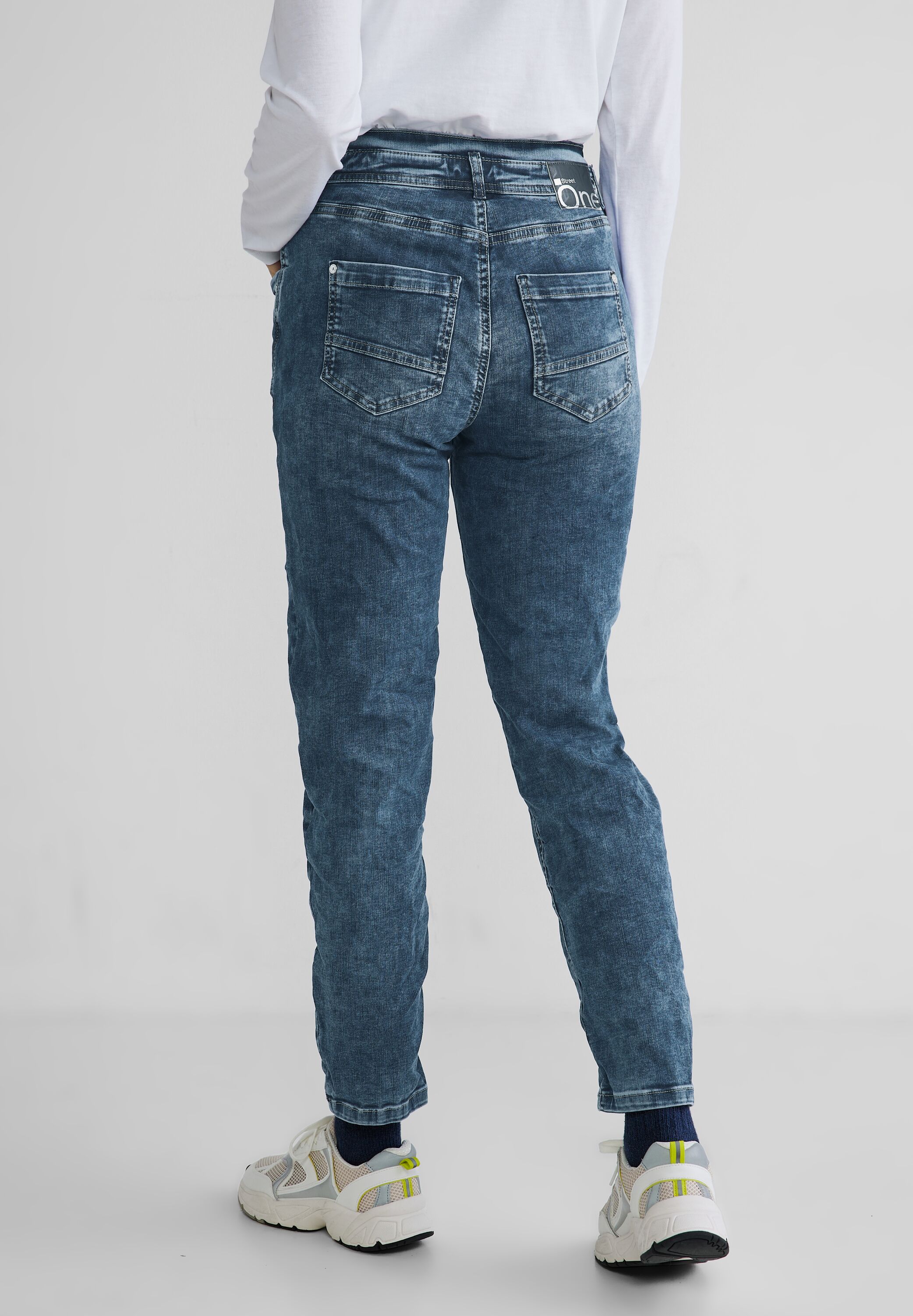Loose Fit Mom Jeans