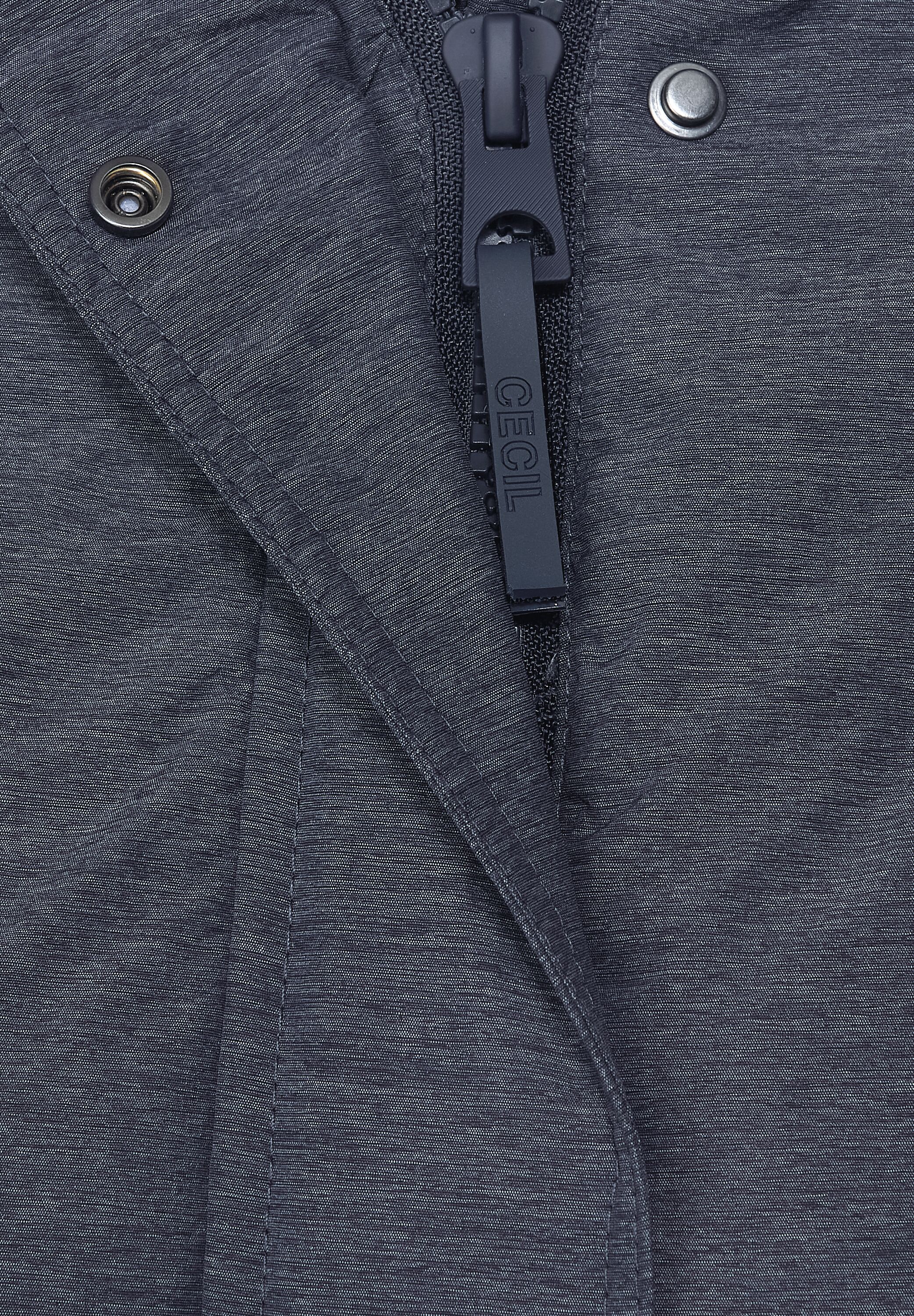 Windbreaker mit Kapuze
