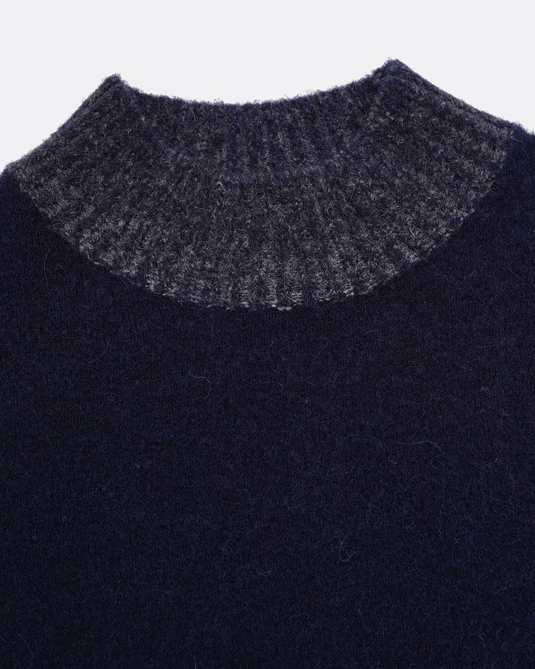 Roundneck-Hairy