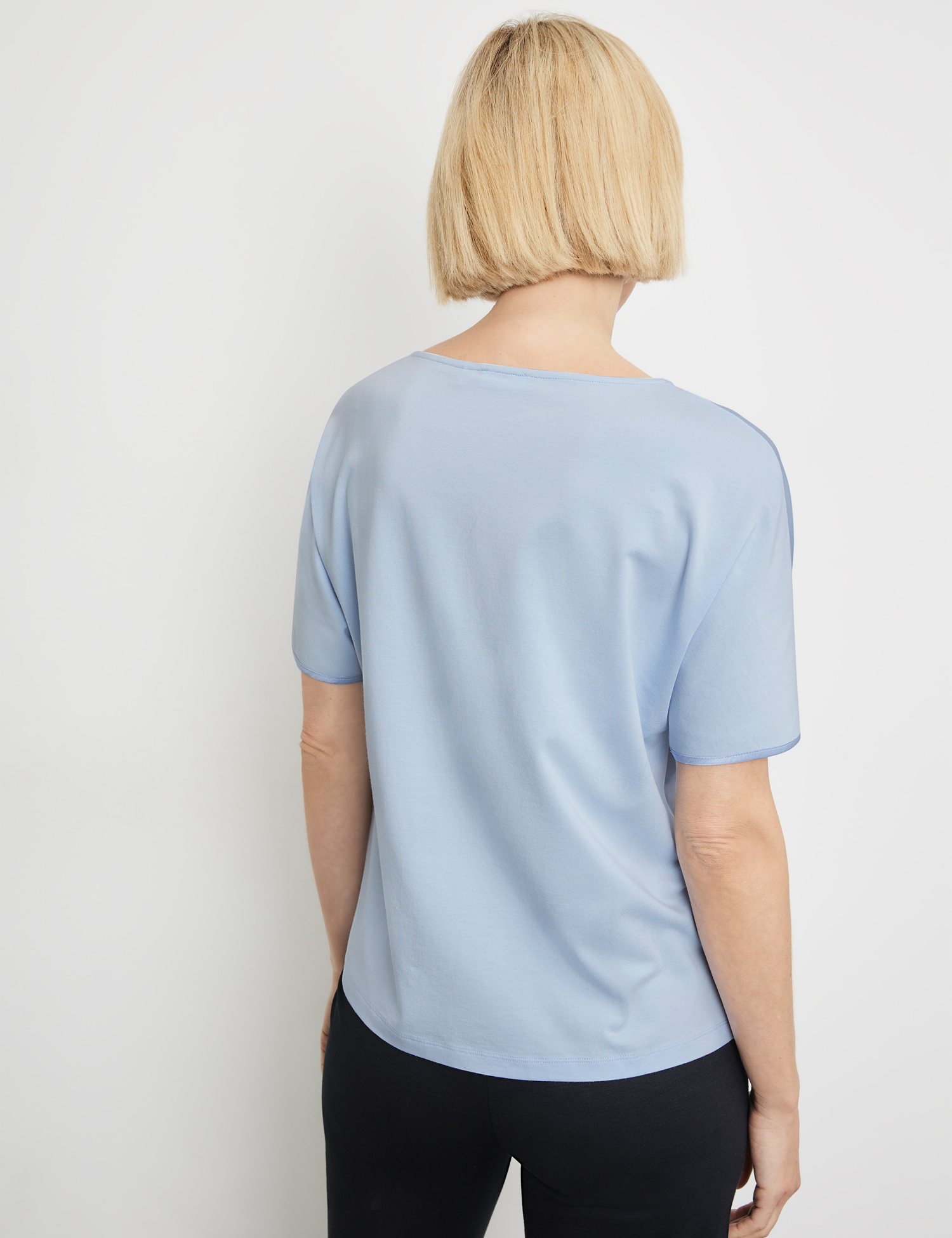 Fließendes Blusenshirt mit Material-Patch