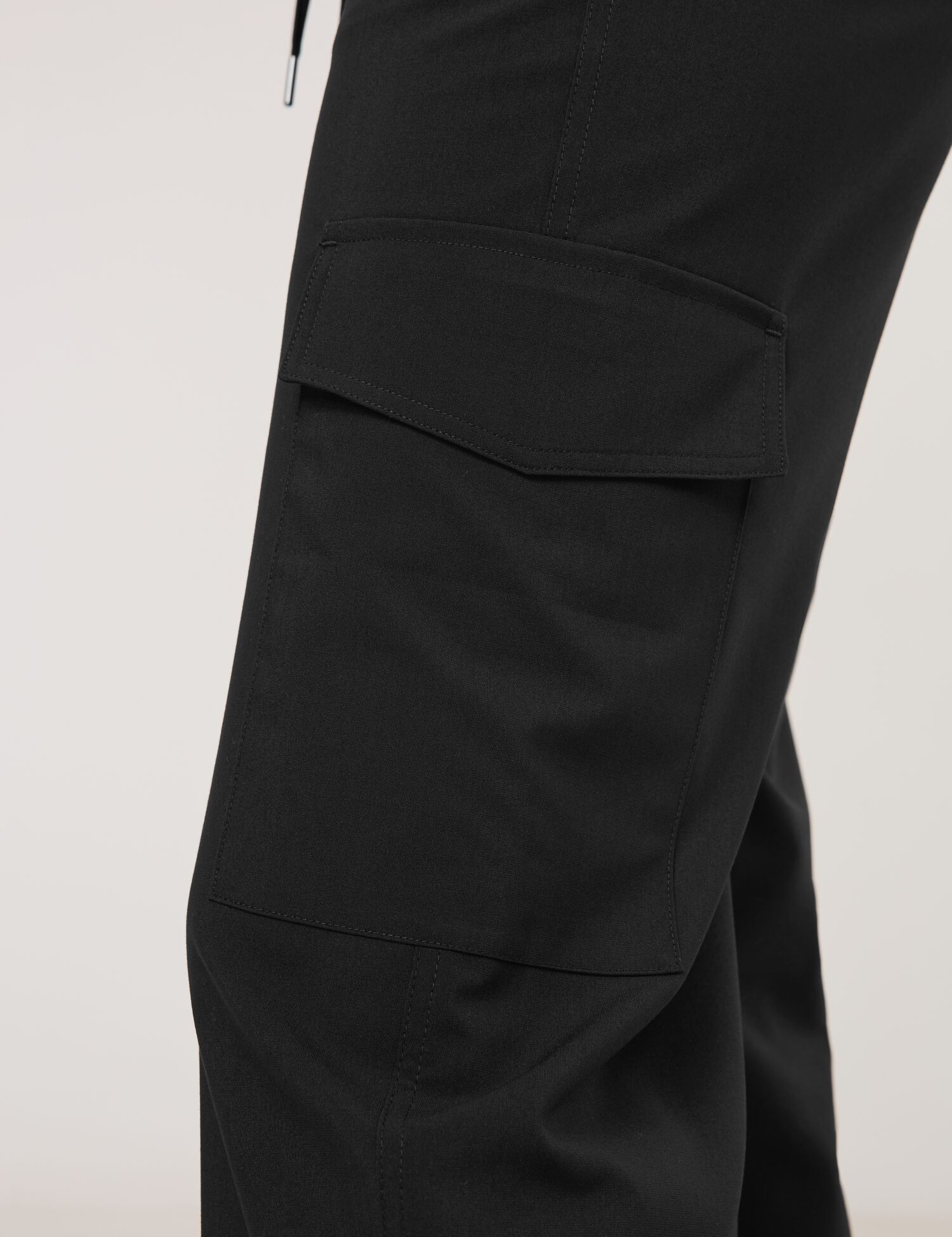 Fließende Schlupfhose mit Cargotaschen