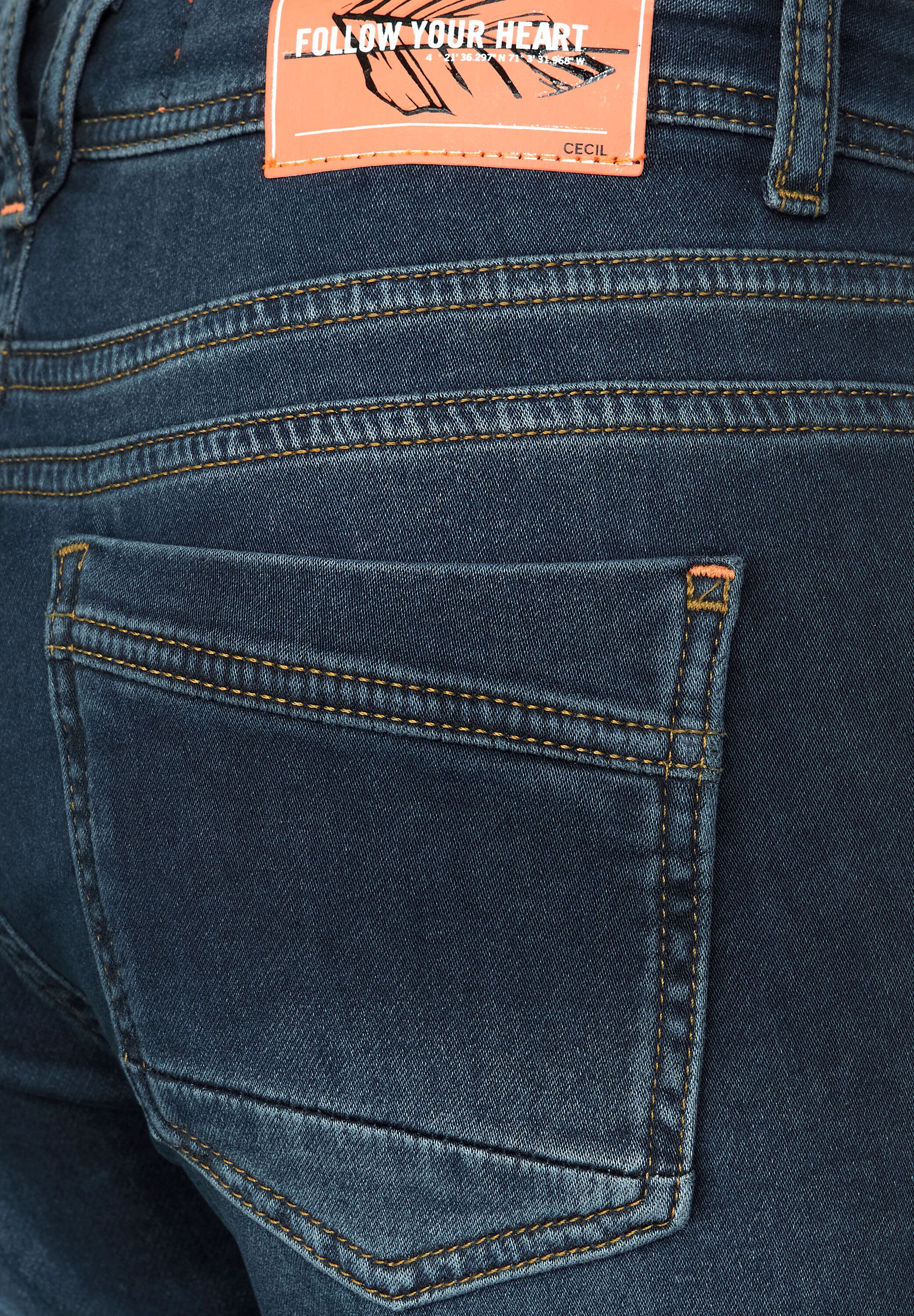 Casual Fit Jeans