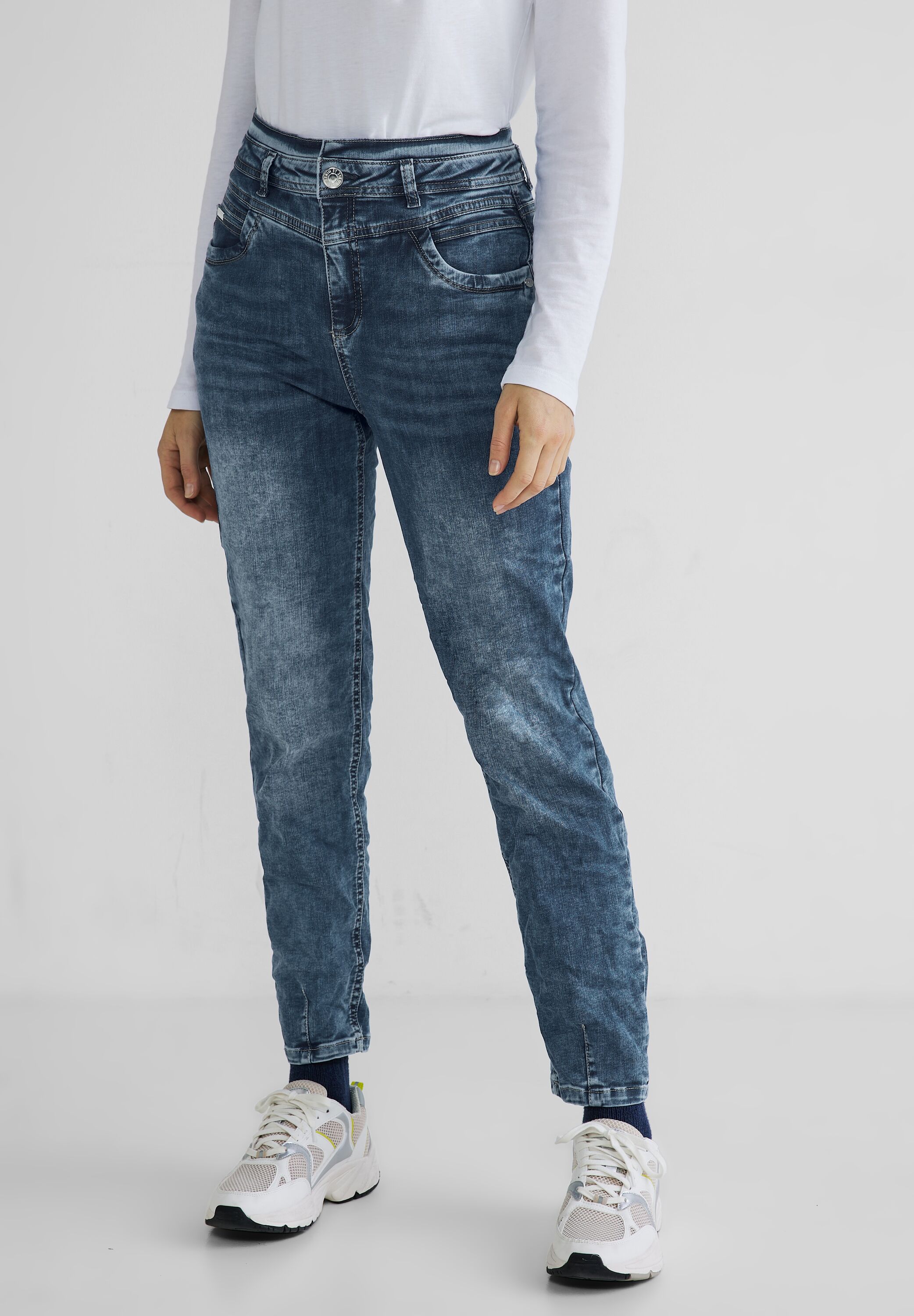 Loose Fit Mom Jeans