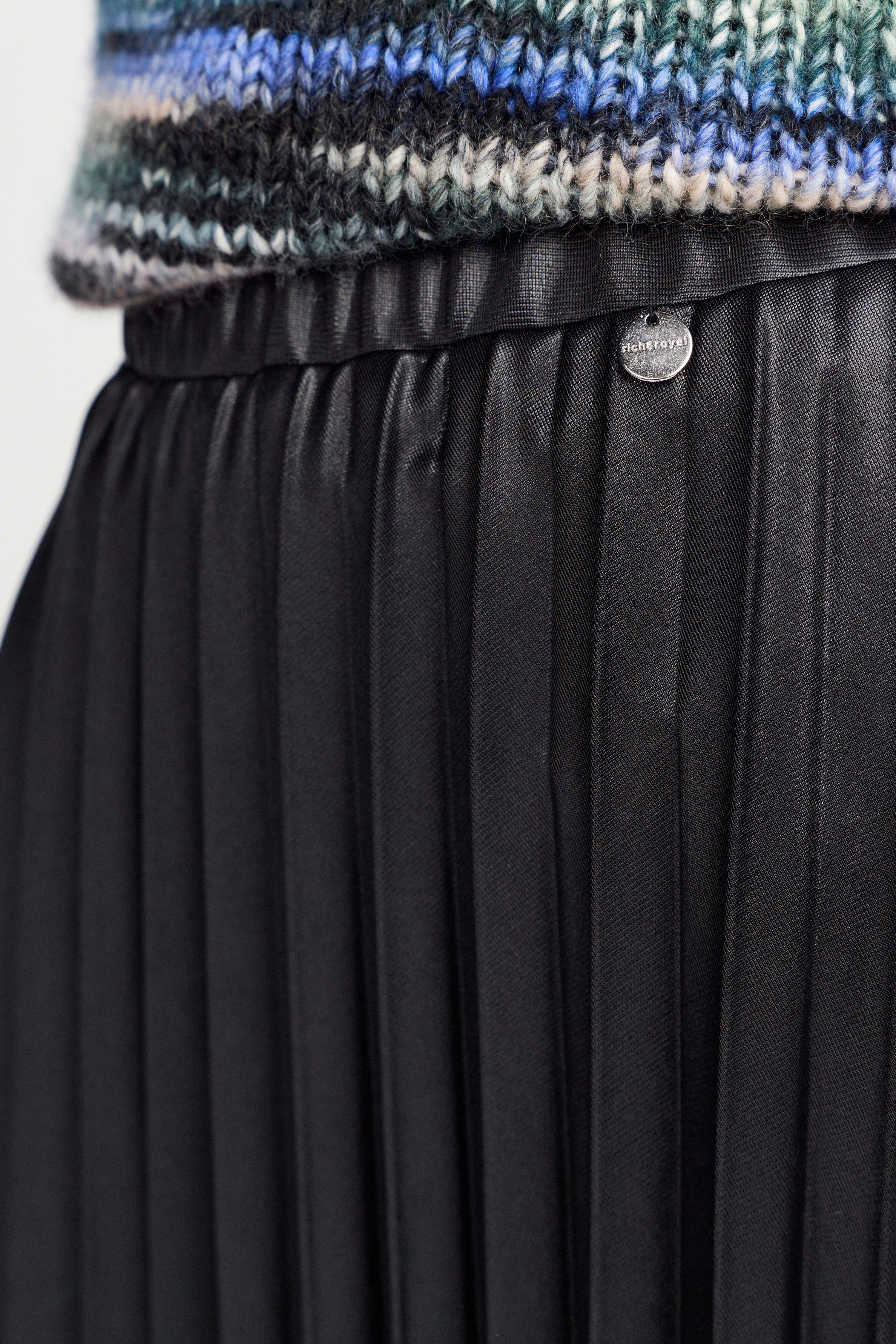 Shiny plissee skirt
