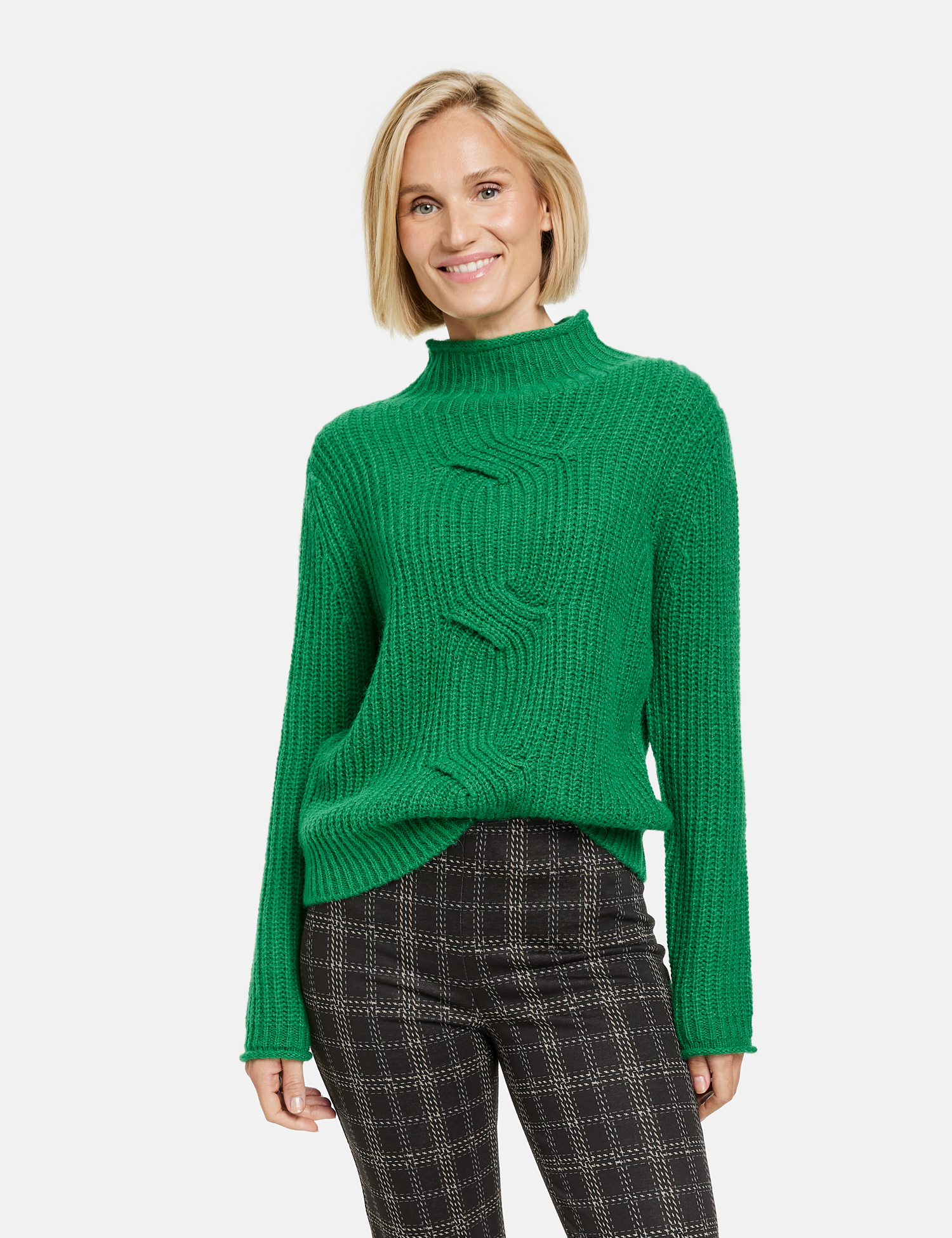 Strickpullover mit Stehkragen und Zopfmuster