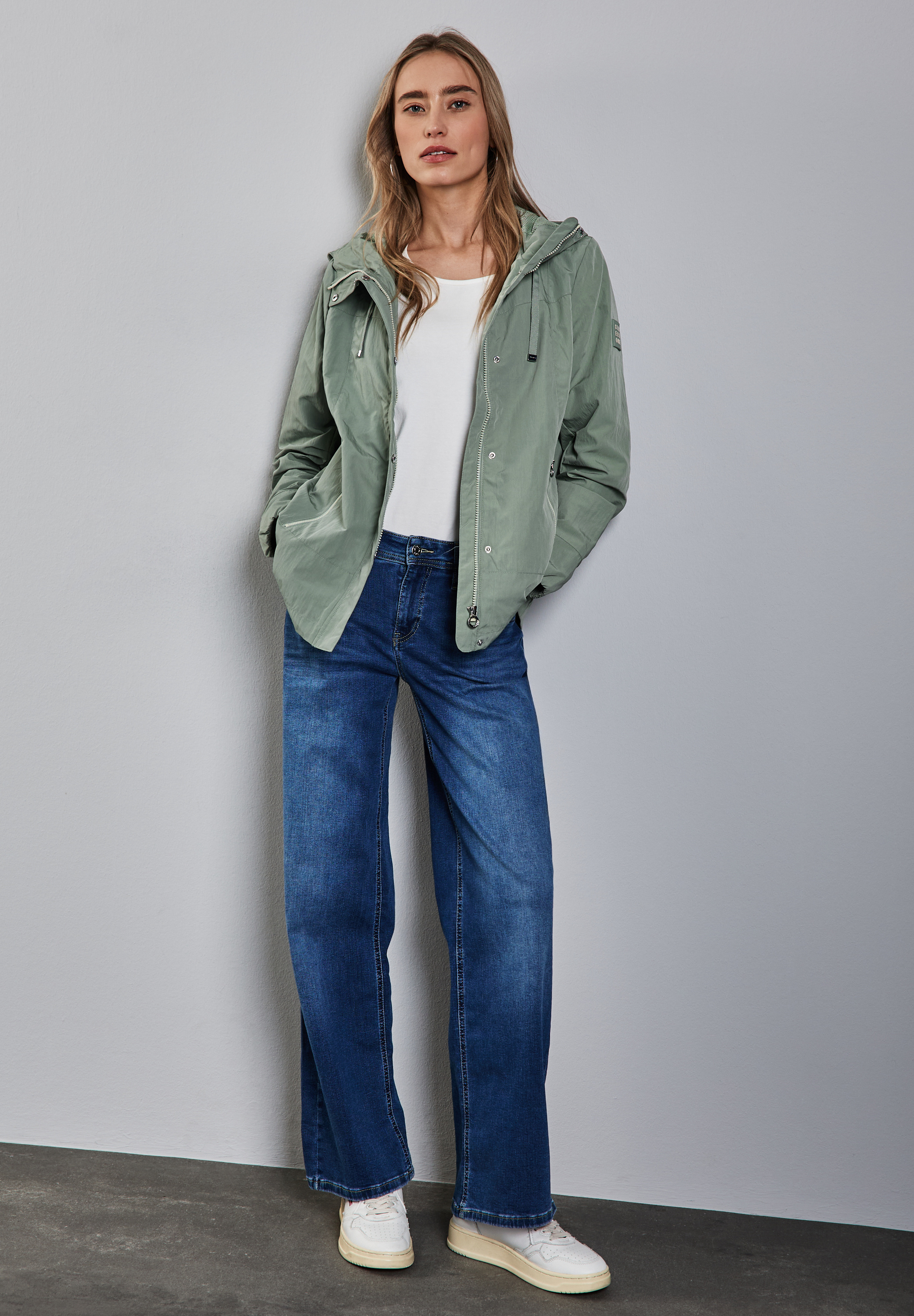 Moderner Windbreaker