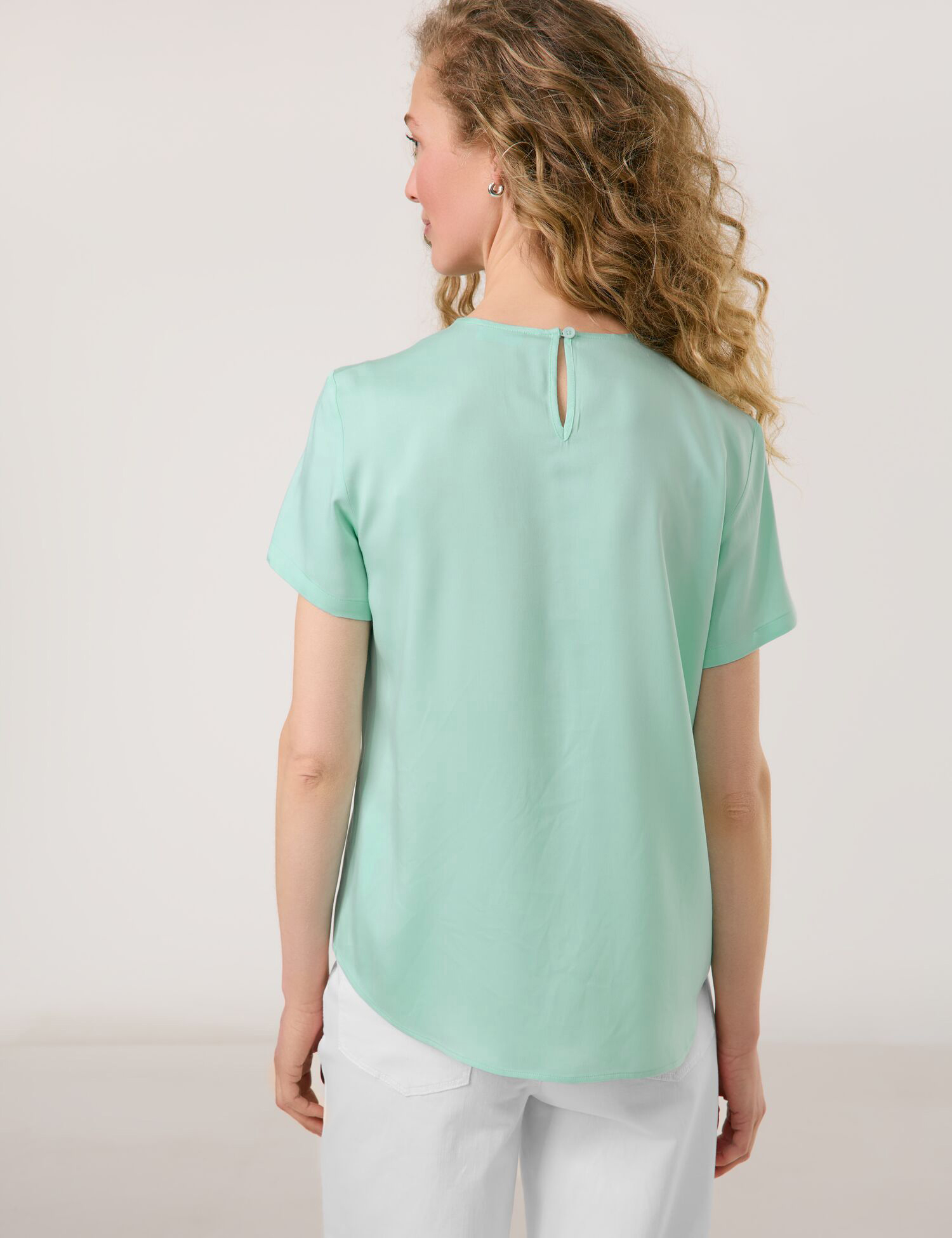 Fließendes Blusenshirt mit Faltendetail