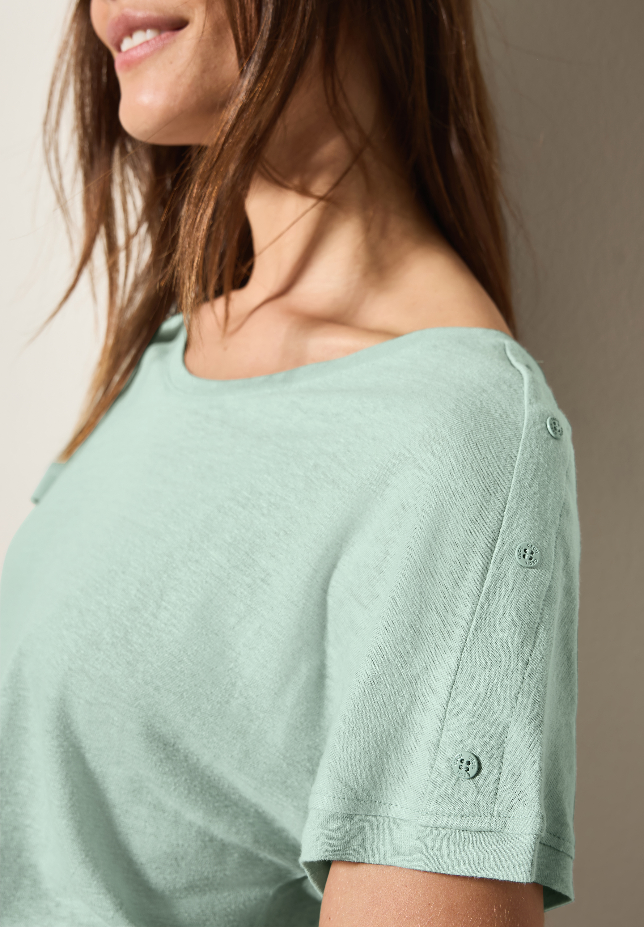 T-Shirt mit Knopfdetail