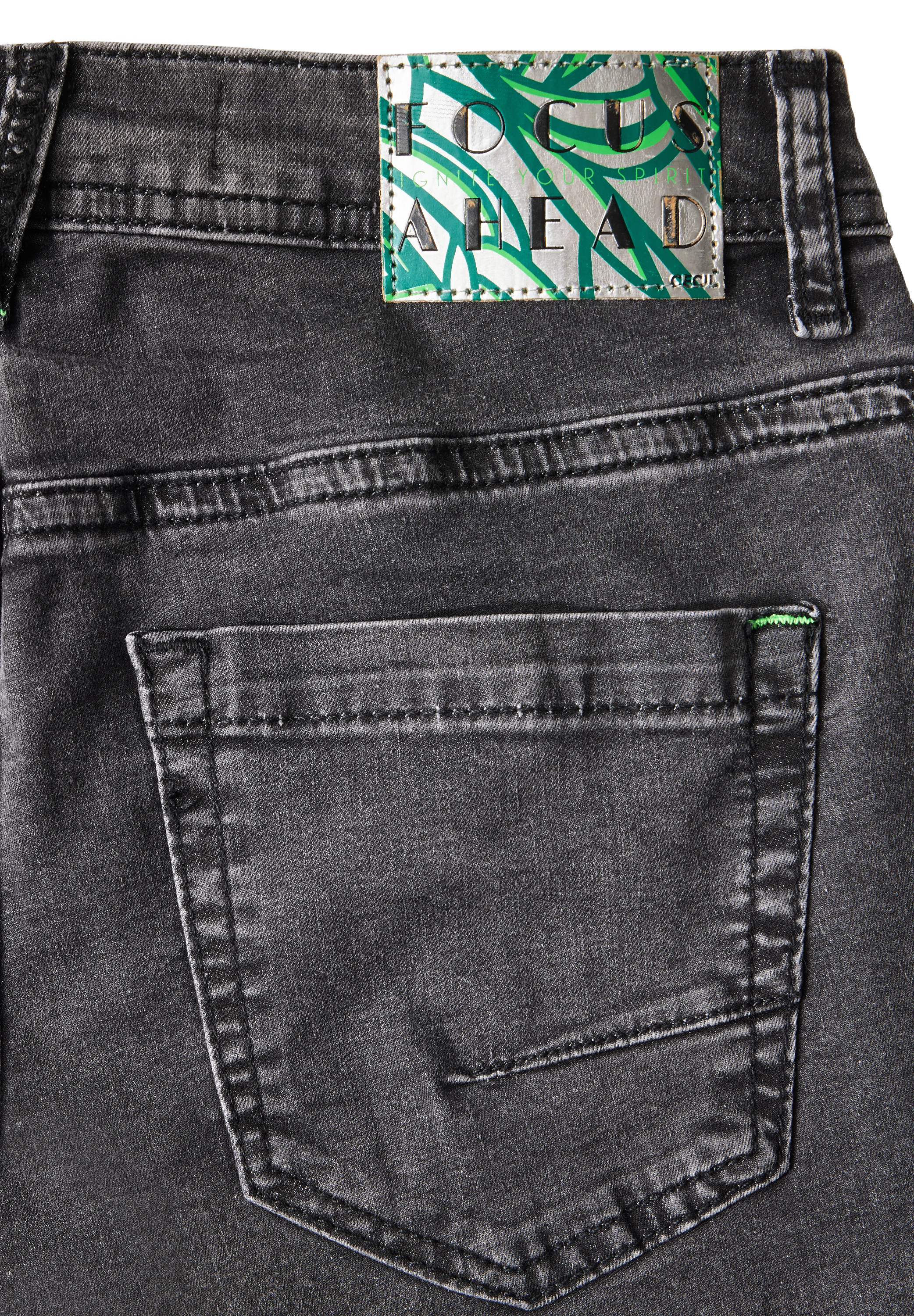 Jeans mit Bouclé-Detail