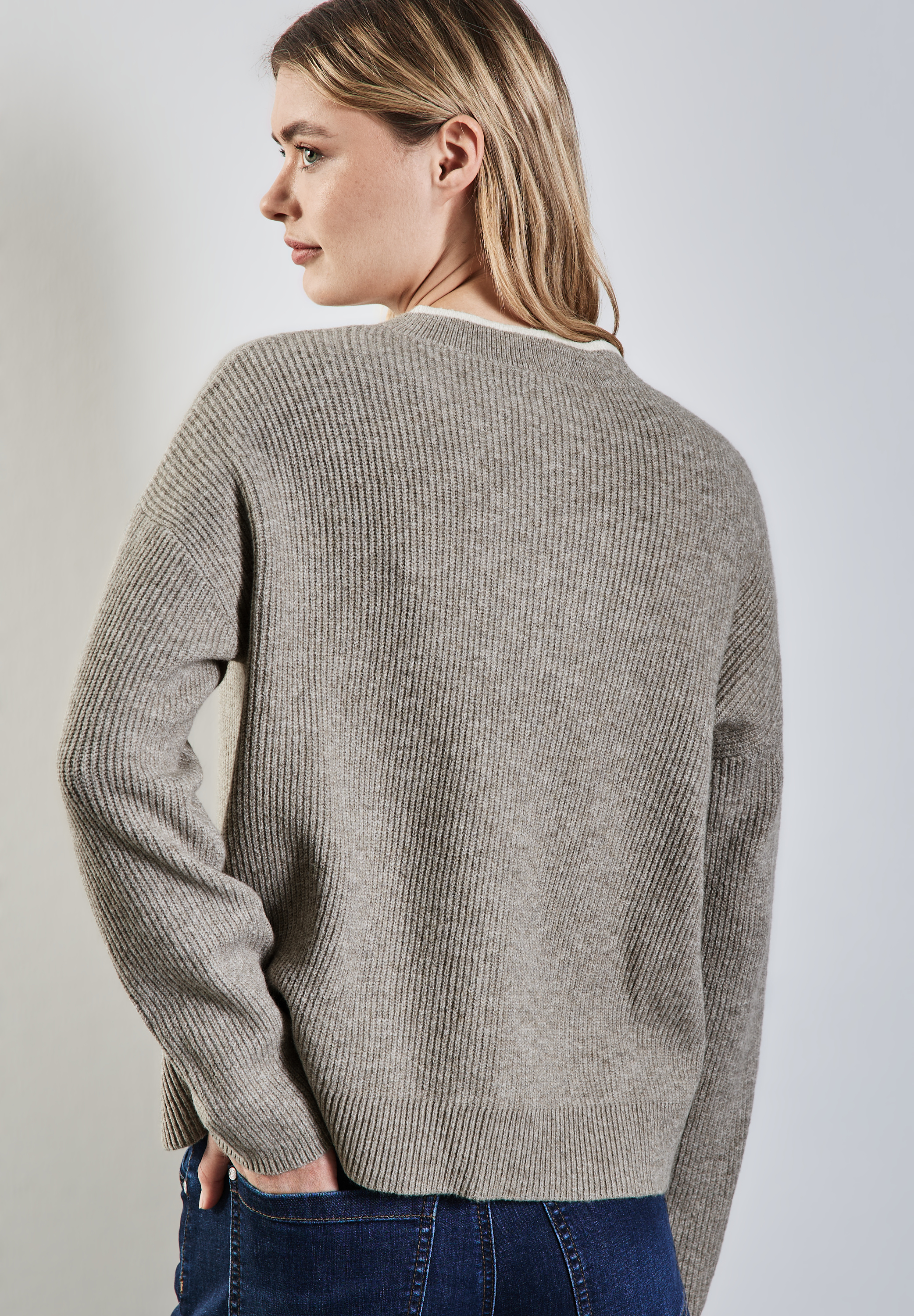 Pullover mit V-Ausschnitt