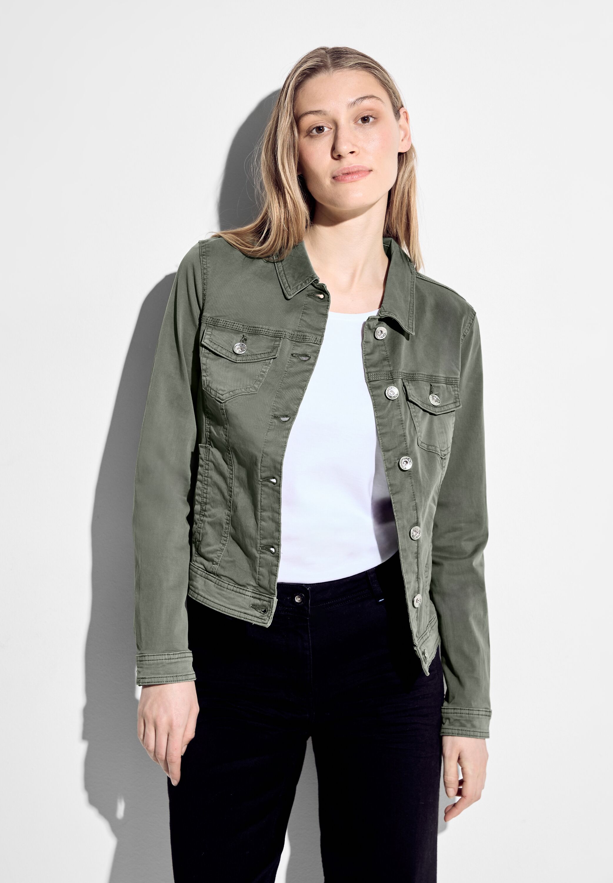 Jeansjacke in Farbe