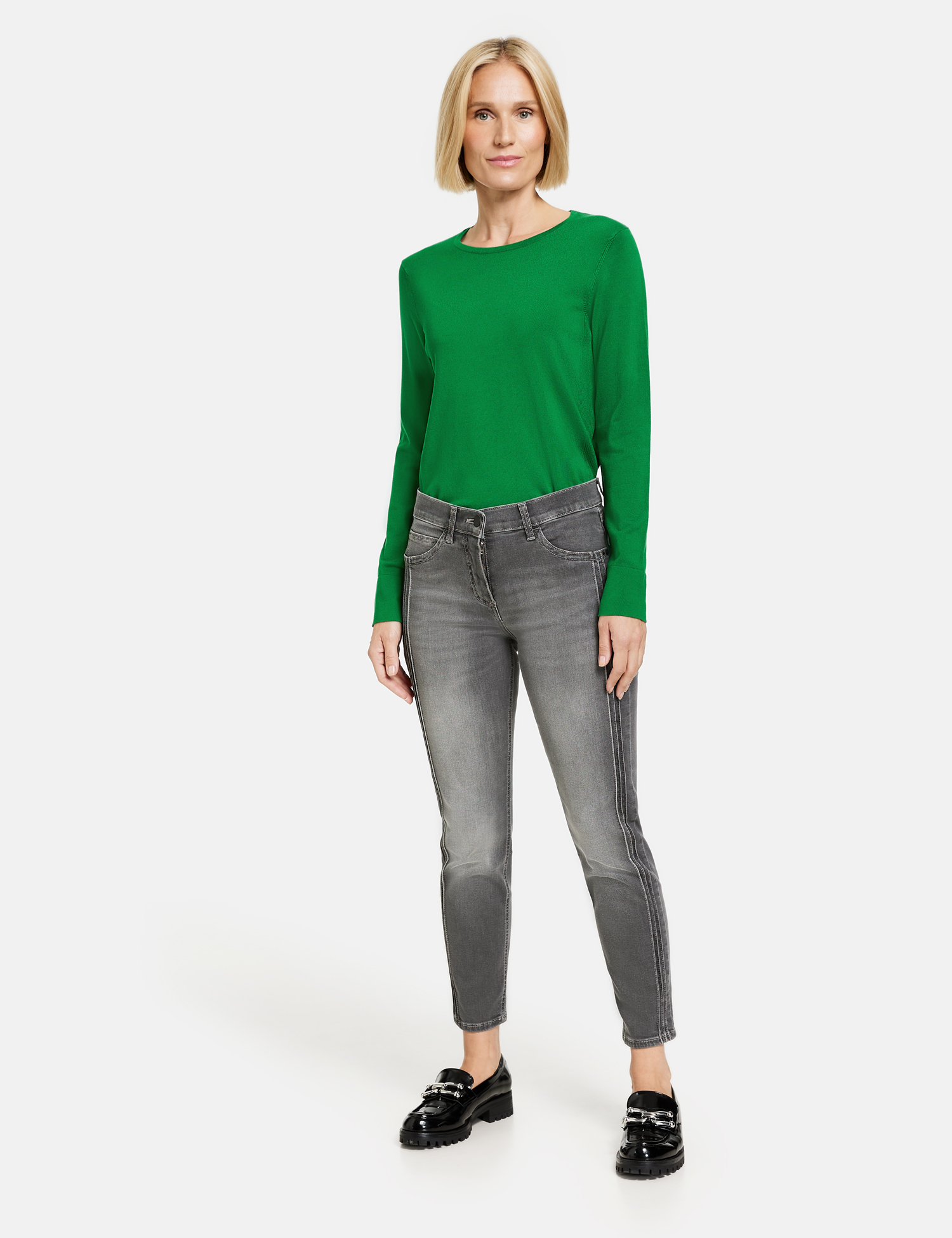 7/8 Jeans mit Washed-Out-Effekt und dekorativen Biesen