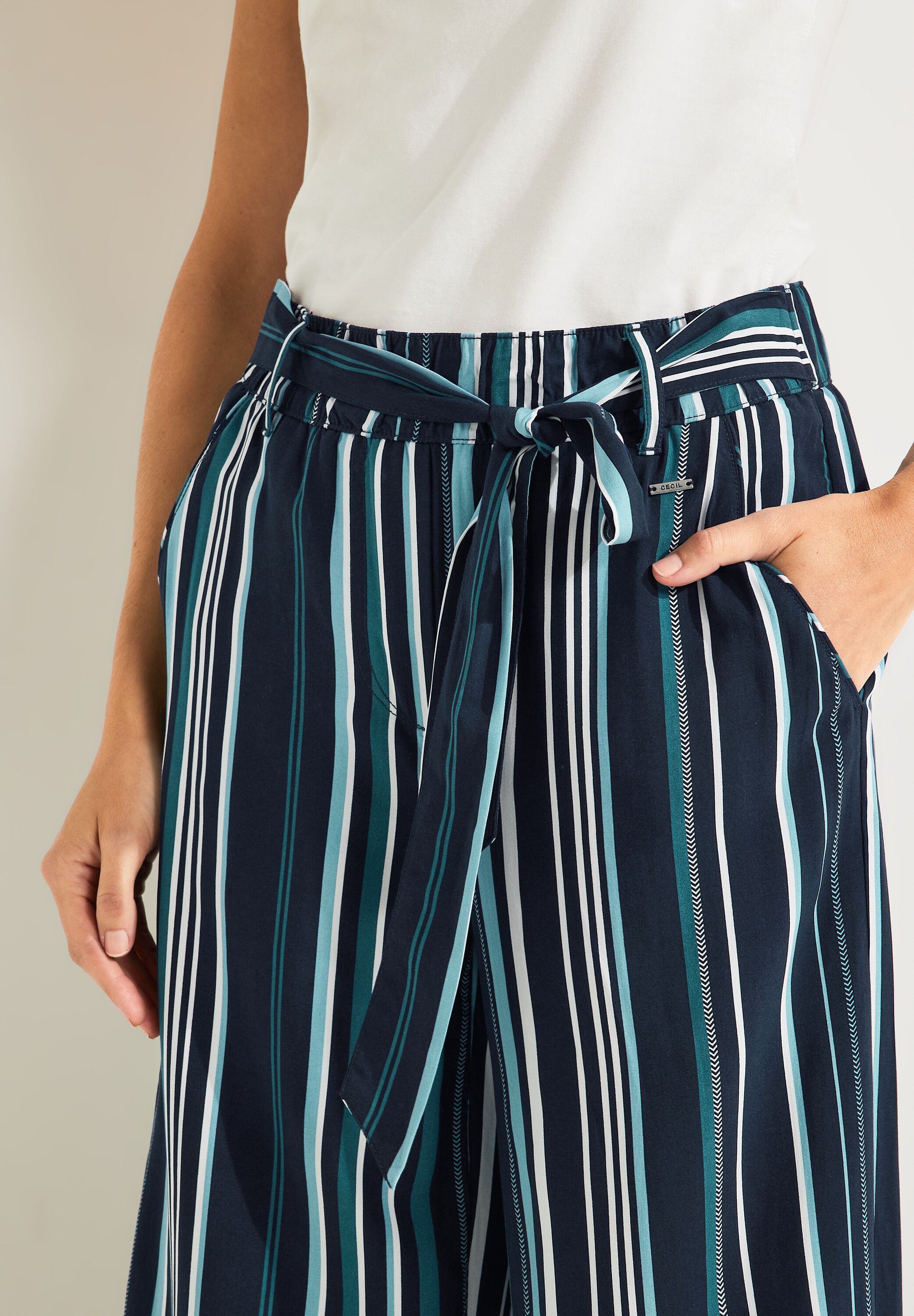 Loose Fit Hose mit Streifen
