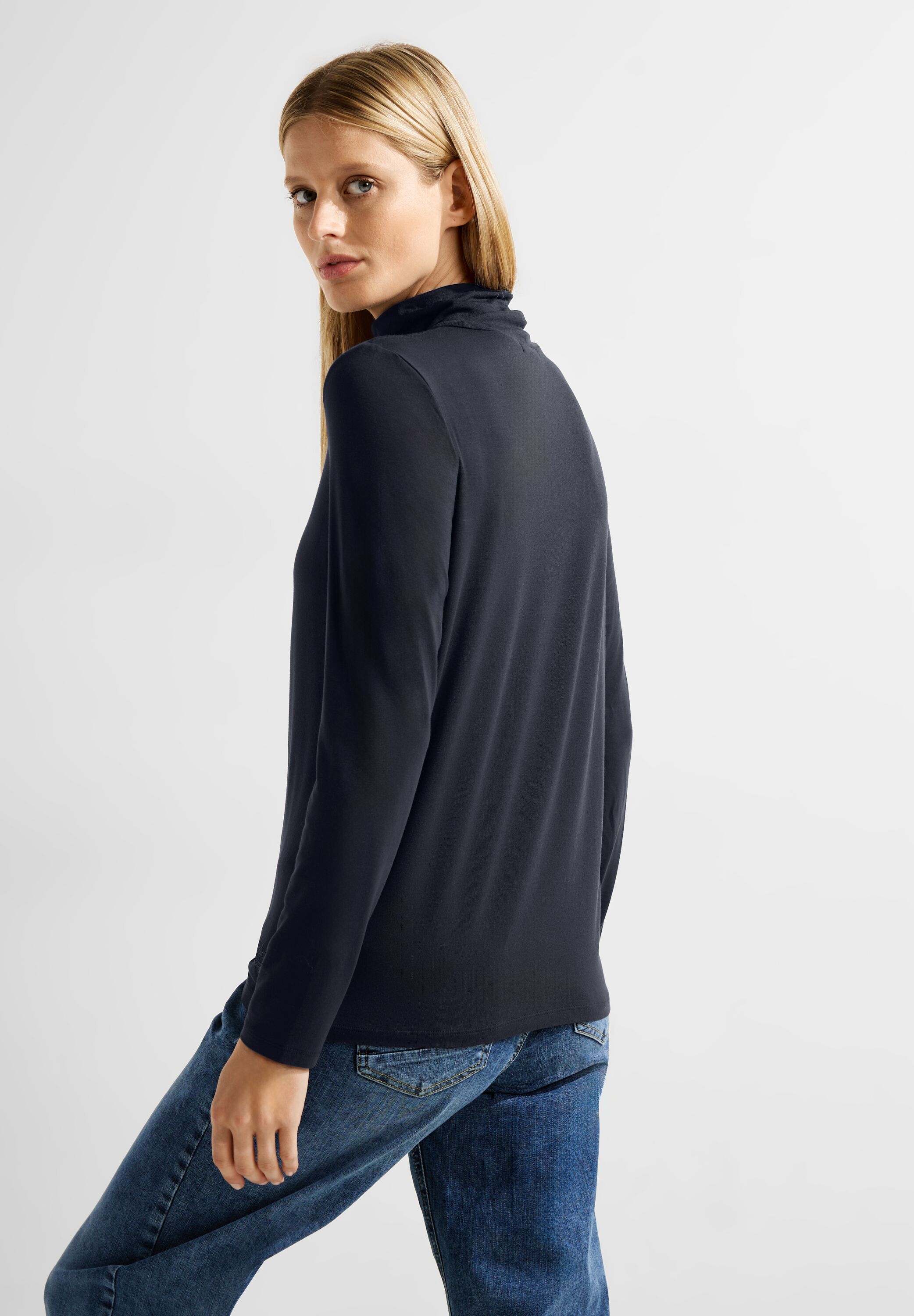 Shirt mit hohem Kragen