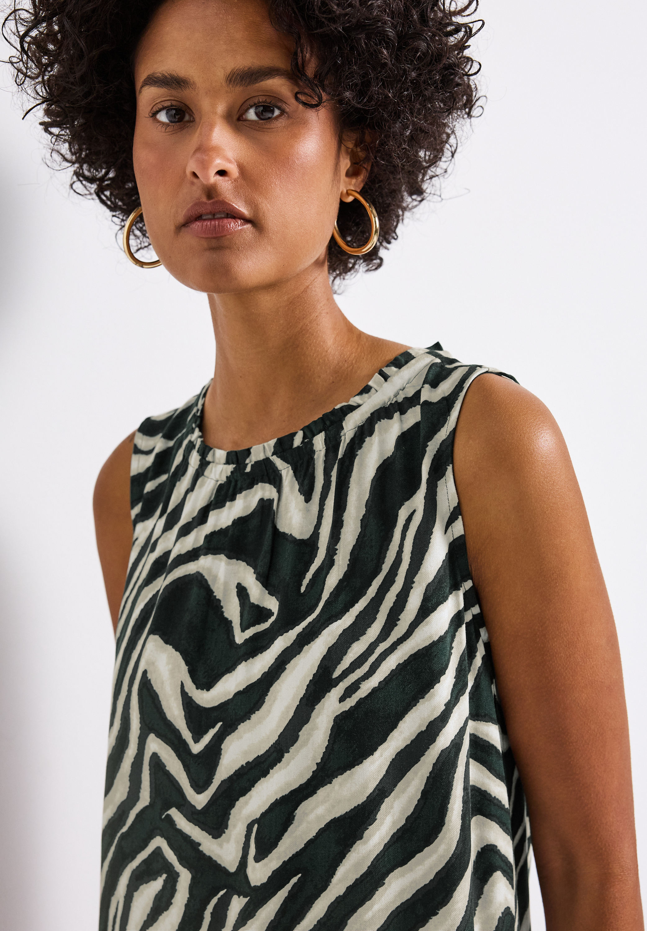 Gemustertes Kleid