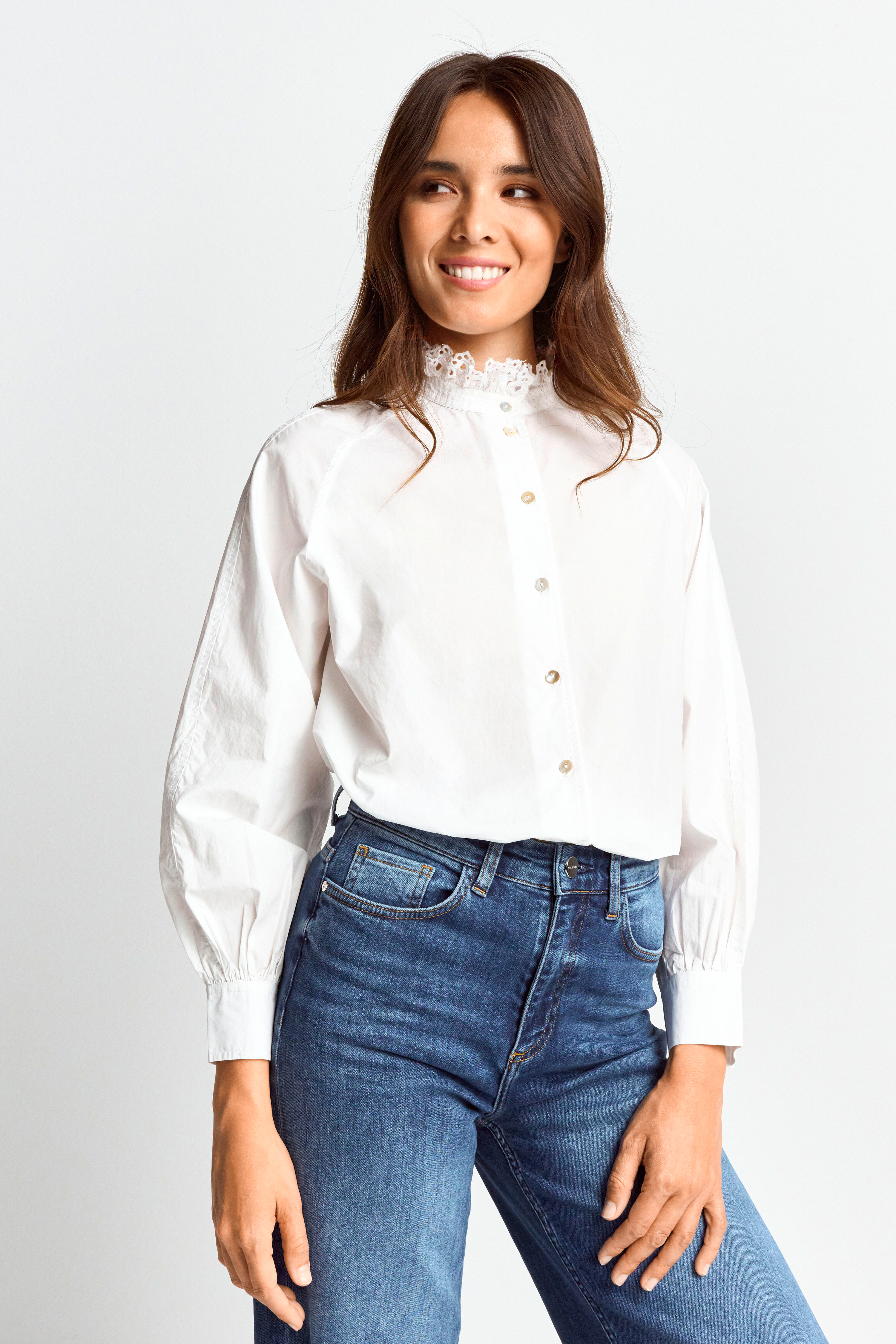 Blouse with embroidery organic