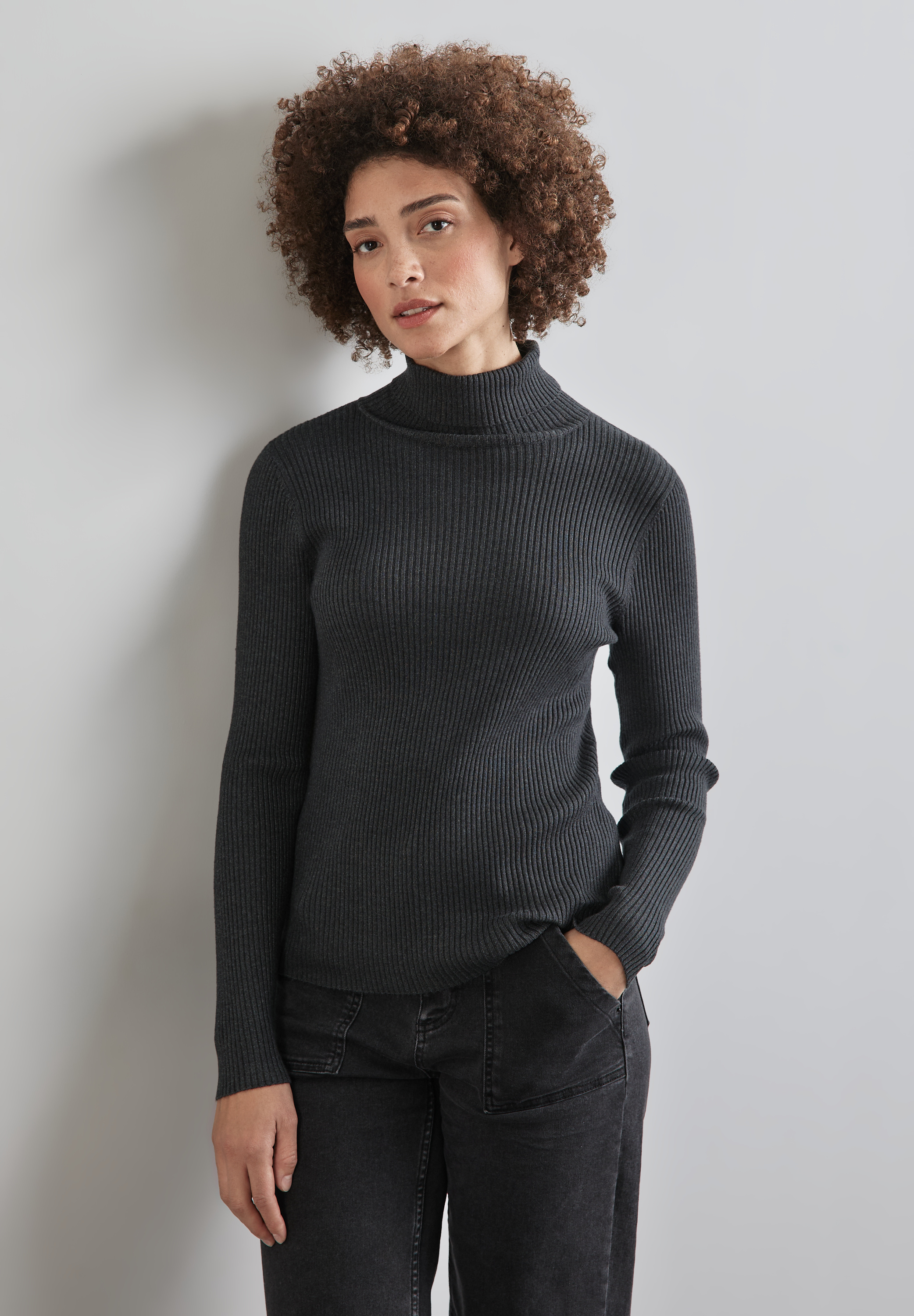 Basic Rollkragen-Pullover