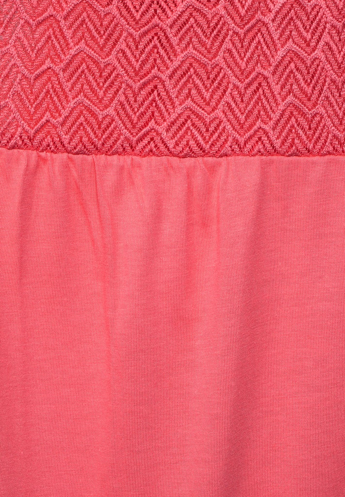 Top mit Spitzendetails