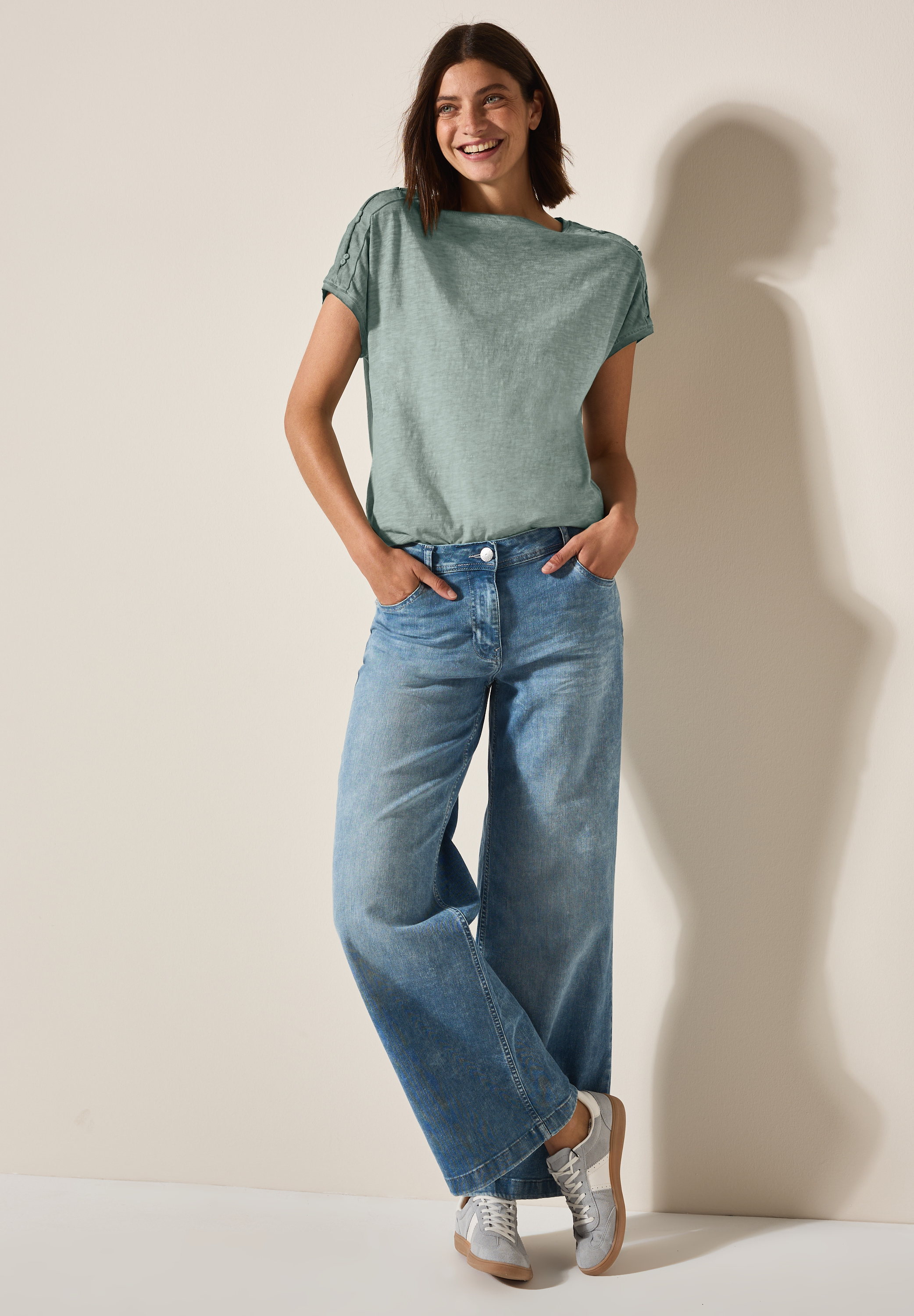 T-Shirt mit Knopfdetail