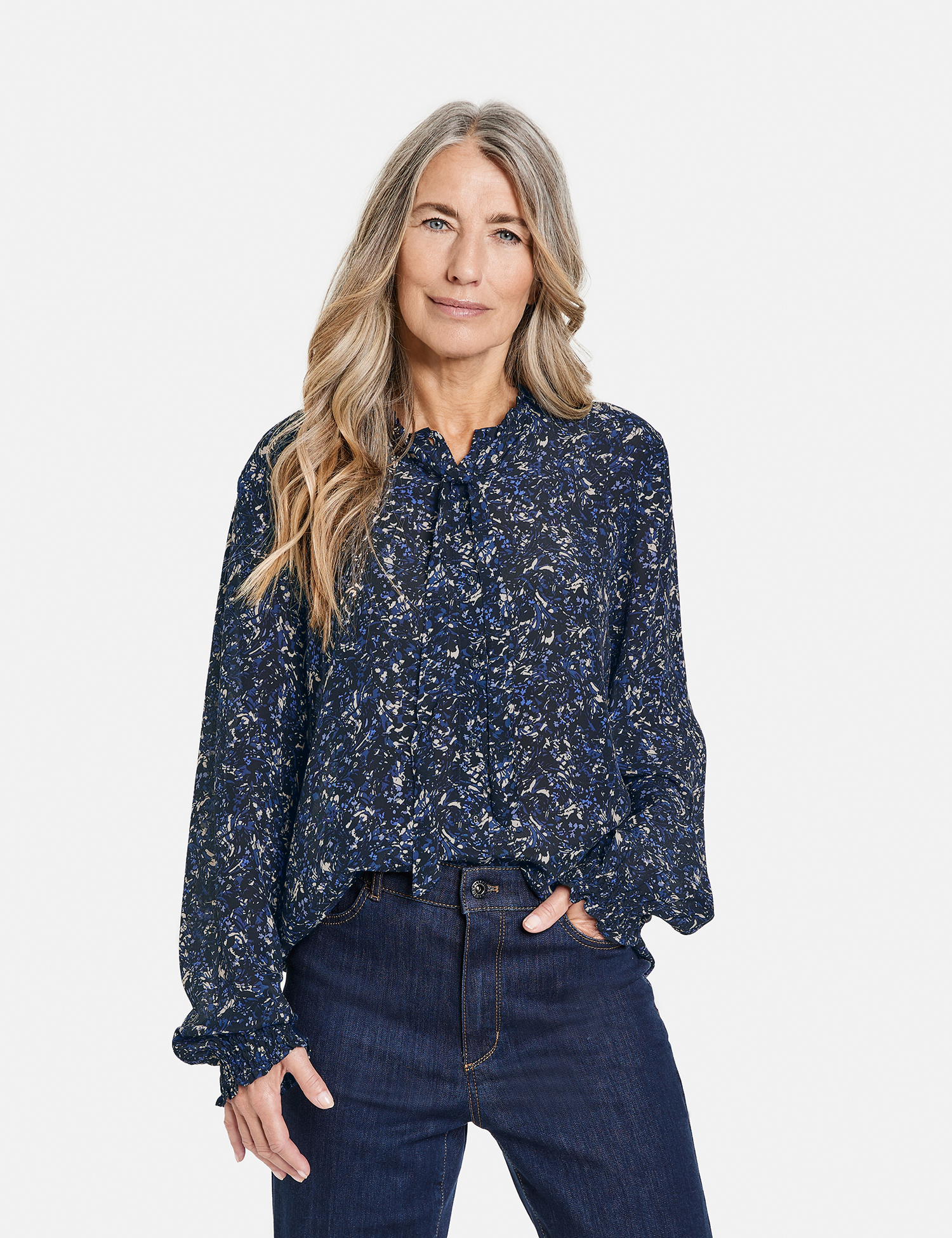 Bluse mit Schleifenkragen