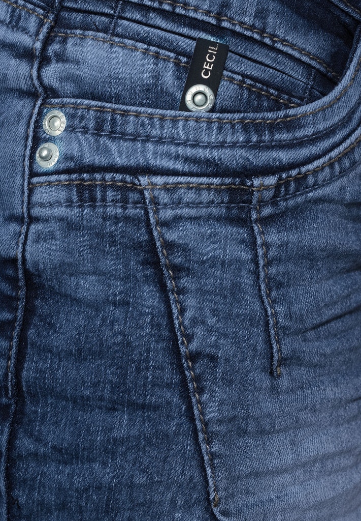 Loose Fit mit Slim Legs