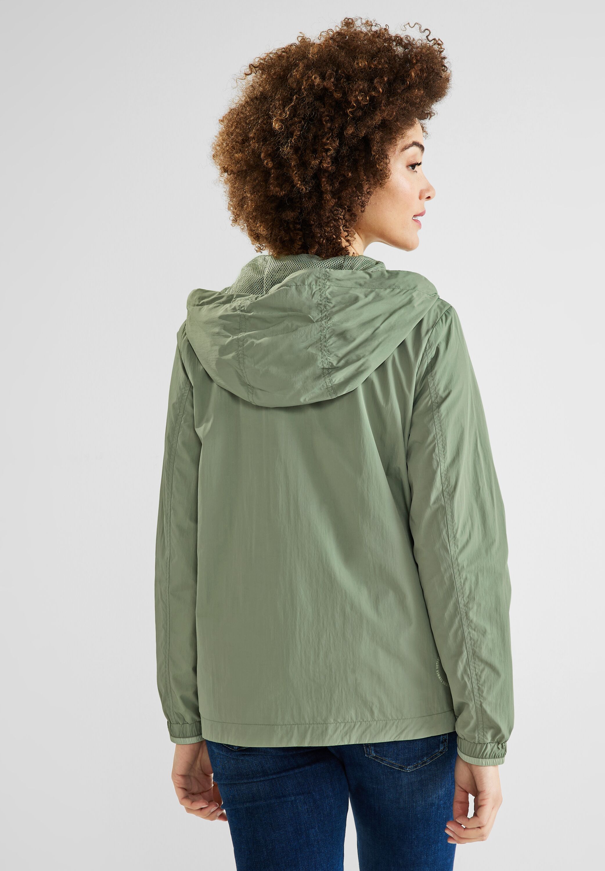 Kurzer Windbreaker