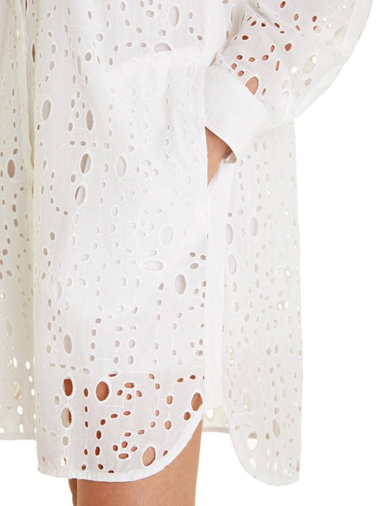 Kleid aus Lochspitze