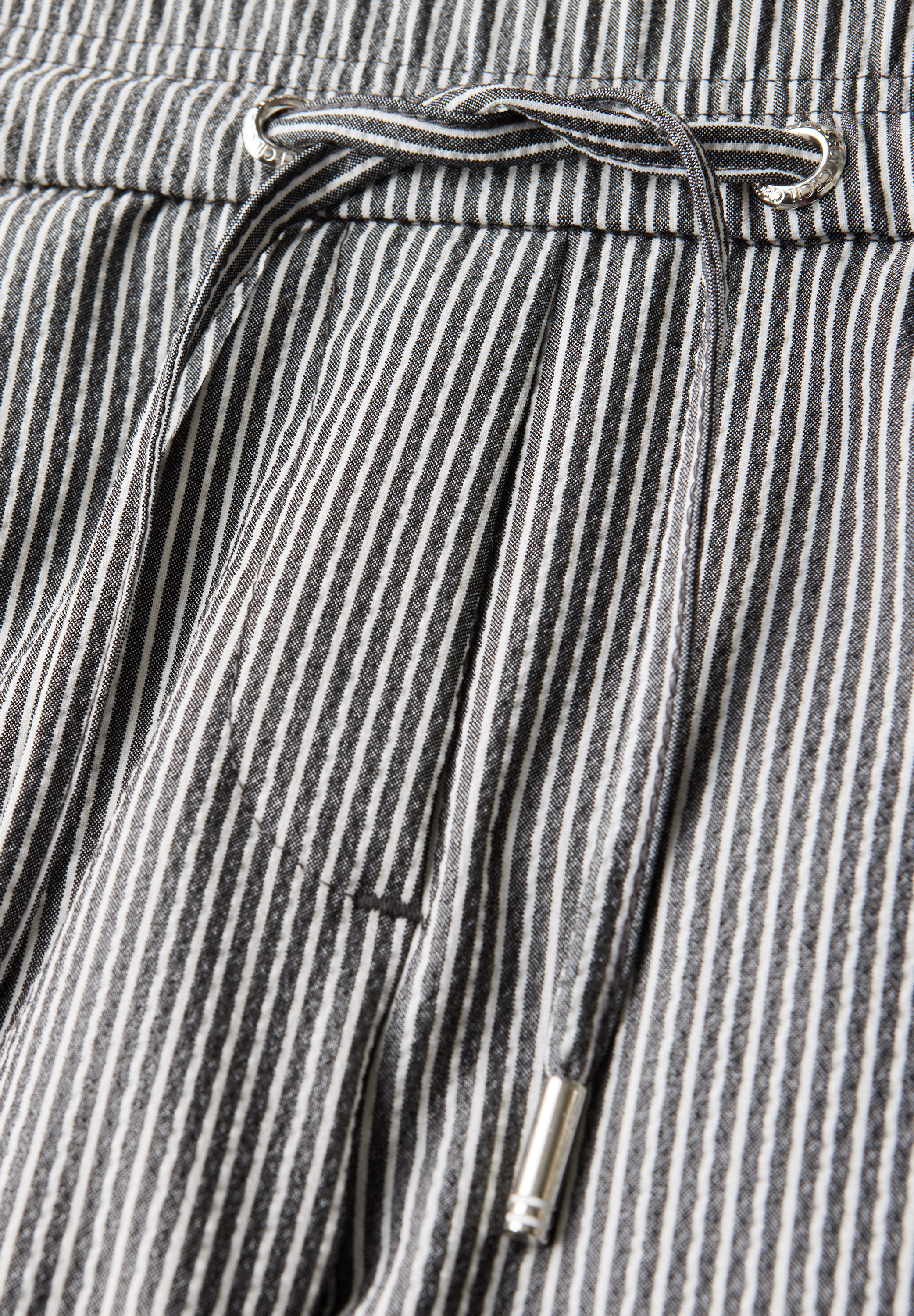 Gestreifte Seersucker Hose
