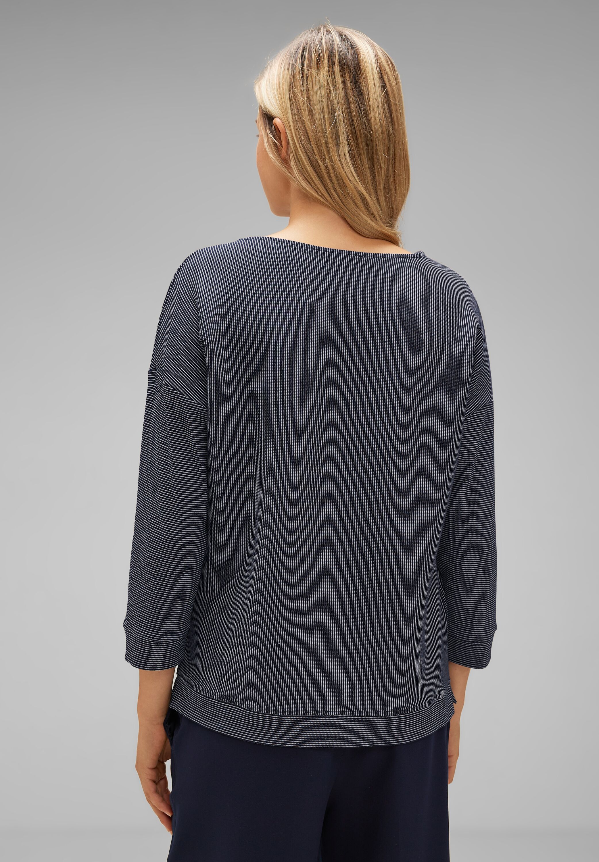 Shirt mit Streifenstruktur