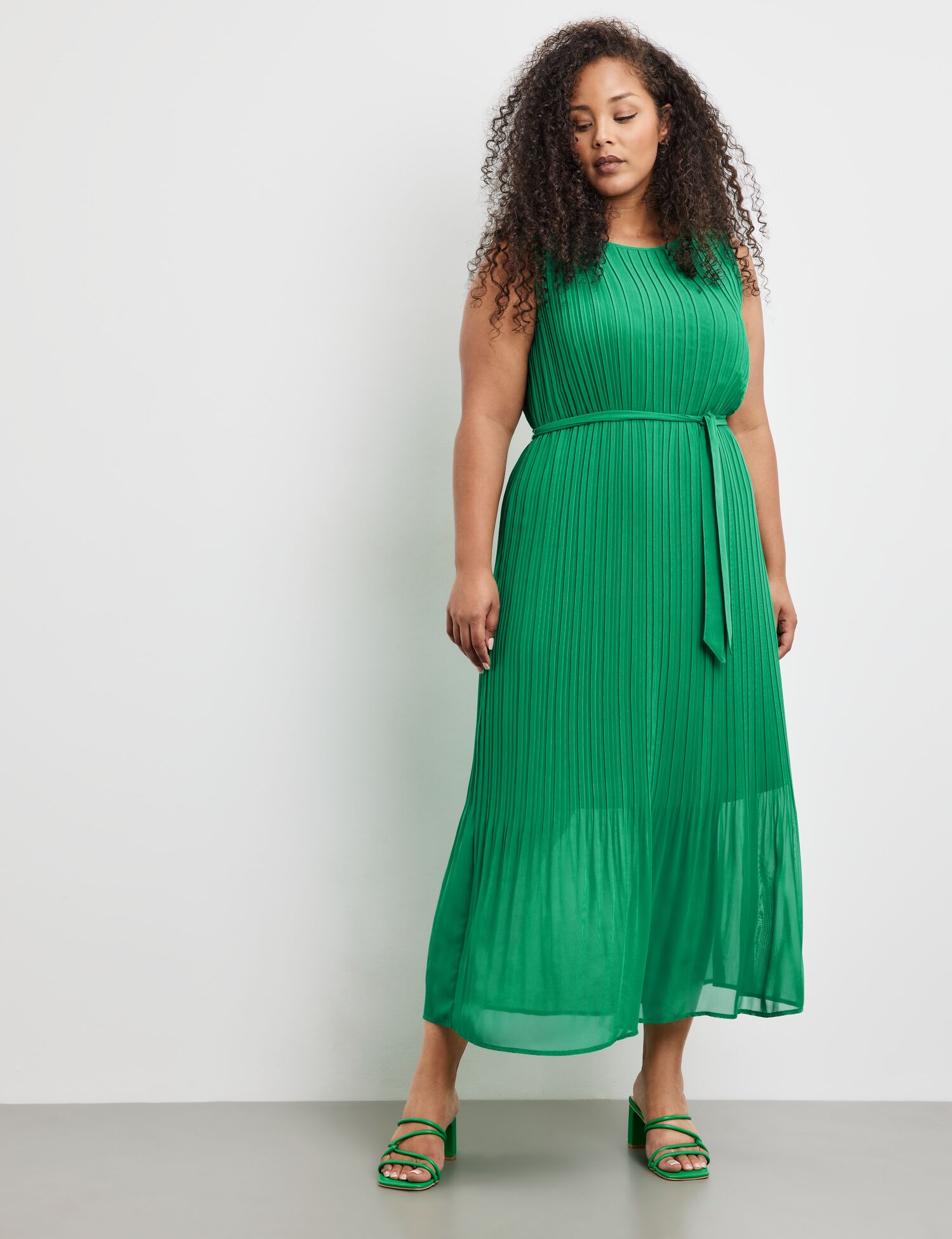 Ärmelloses Plisseekleid