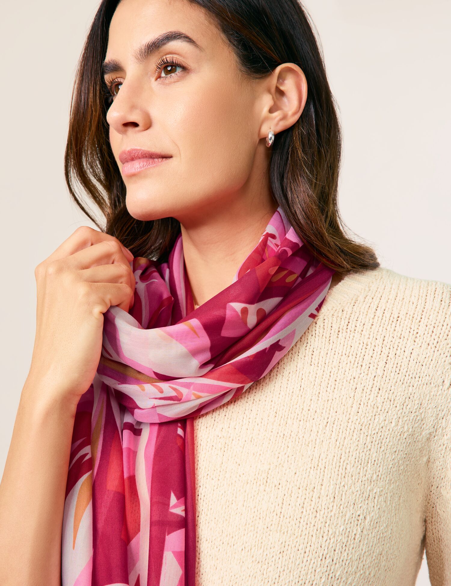 Softer Schal mit floralem Dessin