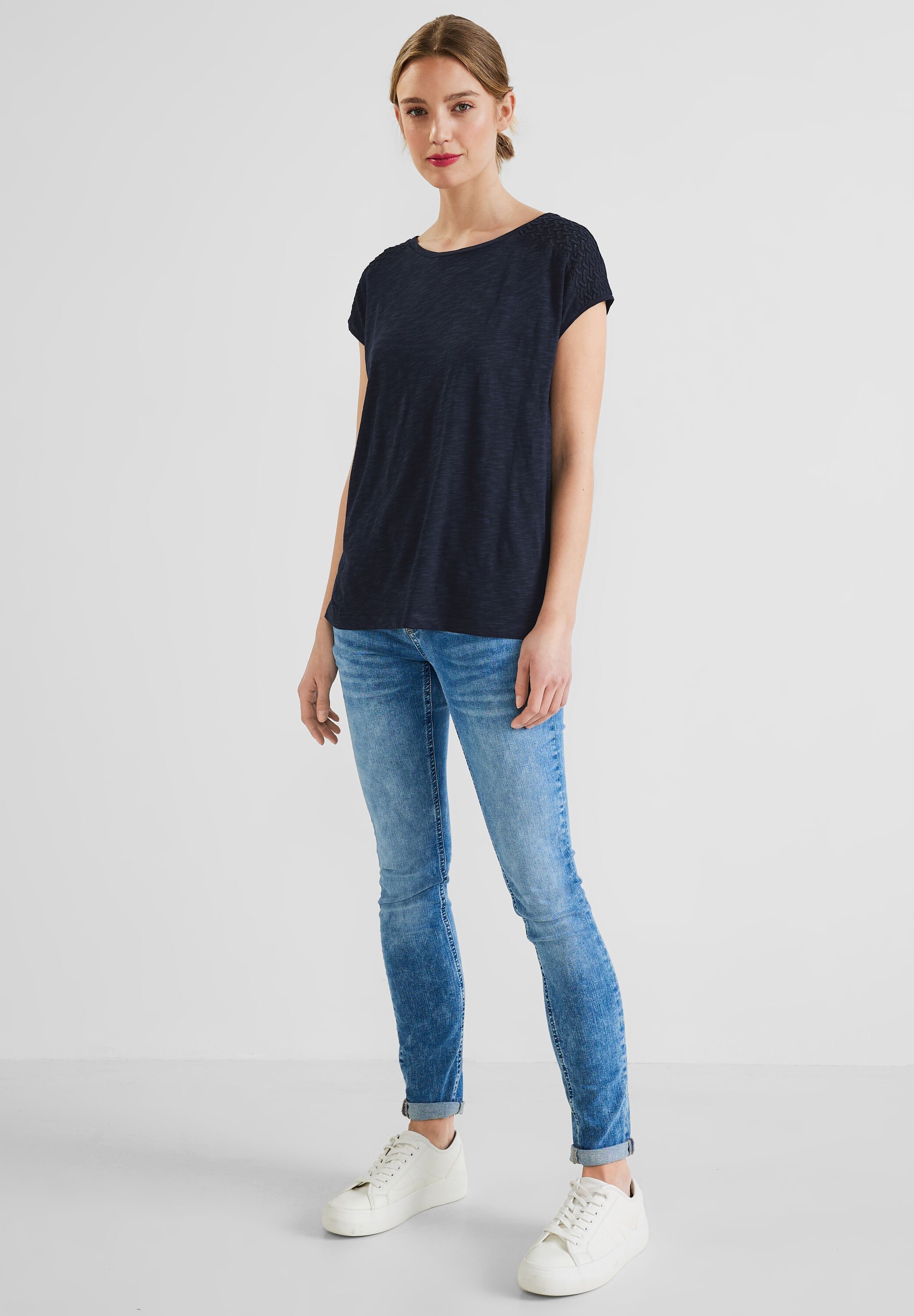 Shirt mit Spitzeneinsatz