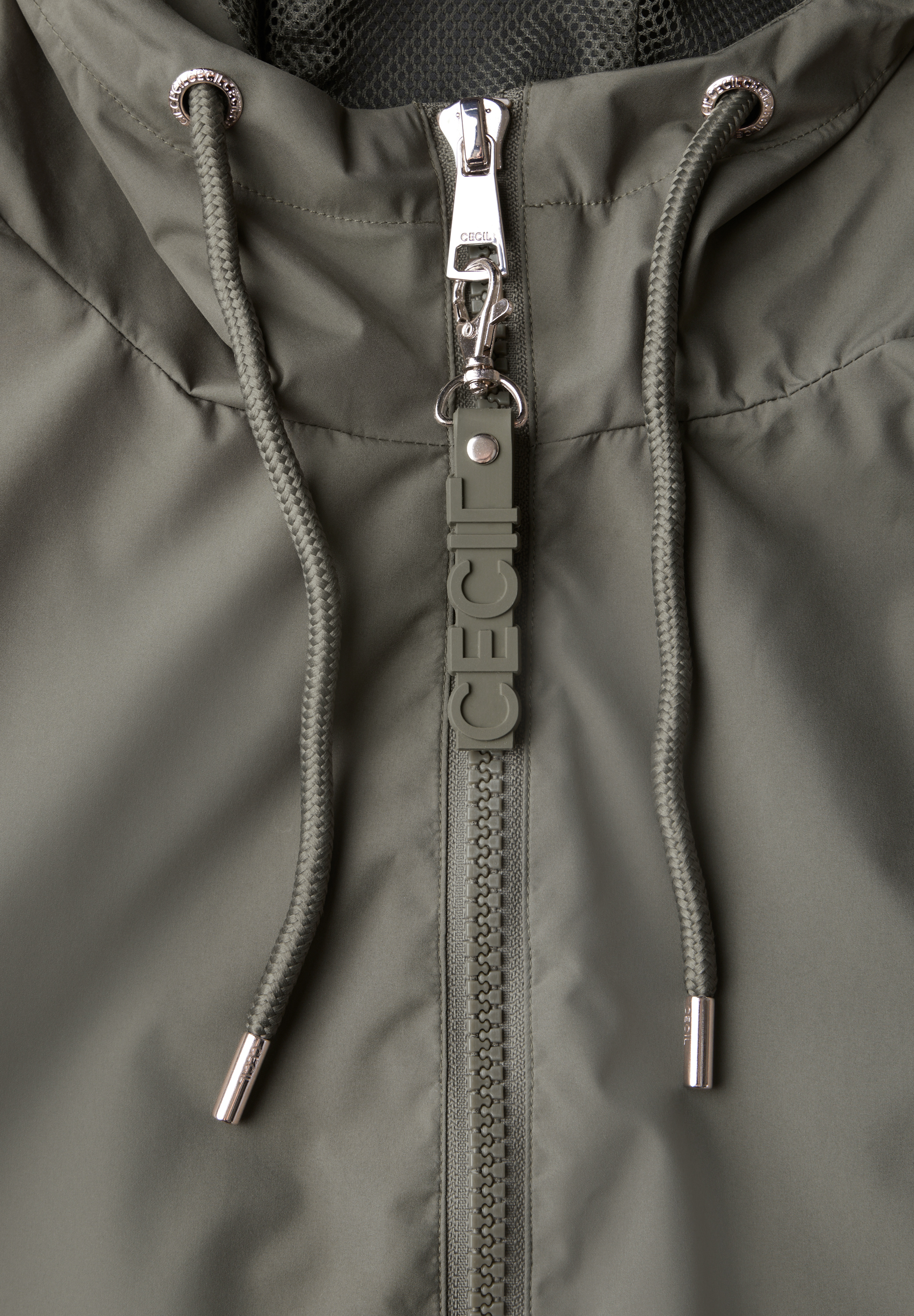 Jacke mit Kapuze