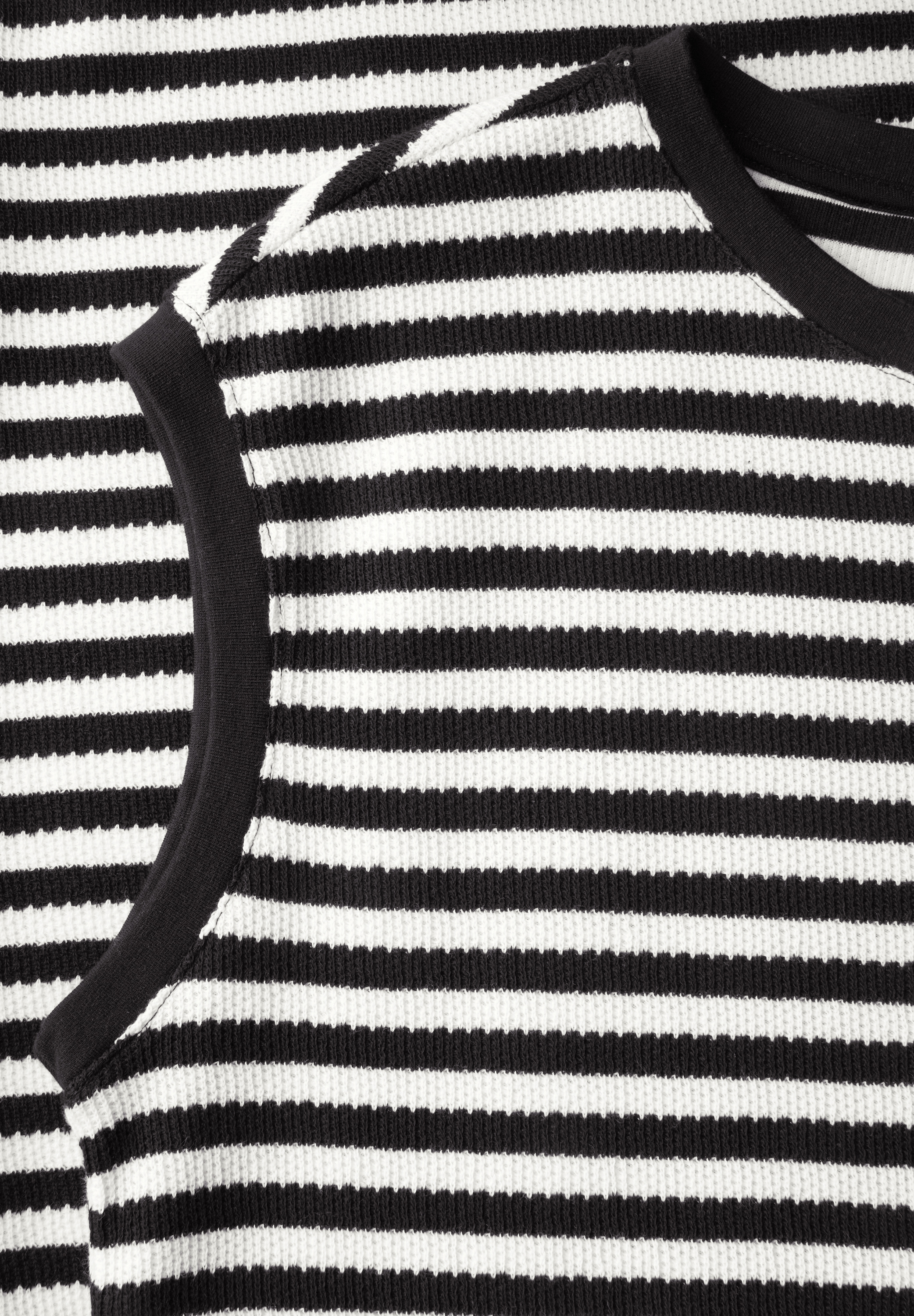Gestreiftes Kleid Gestreiftes Kleid