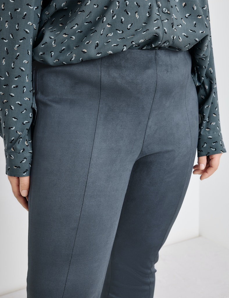 Hose Lucy aus elastischem Velourslederimitat