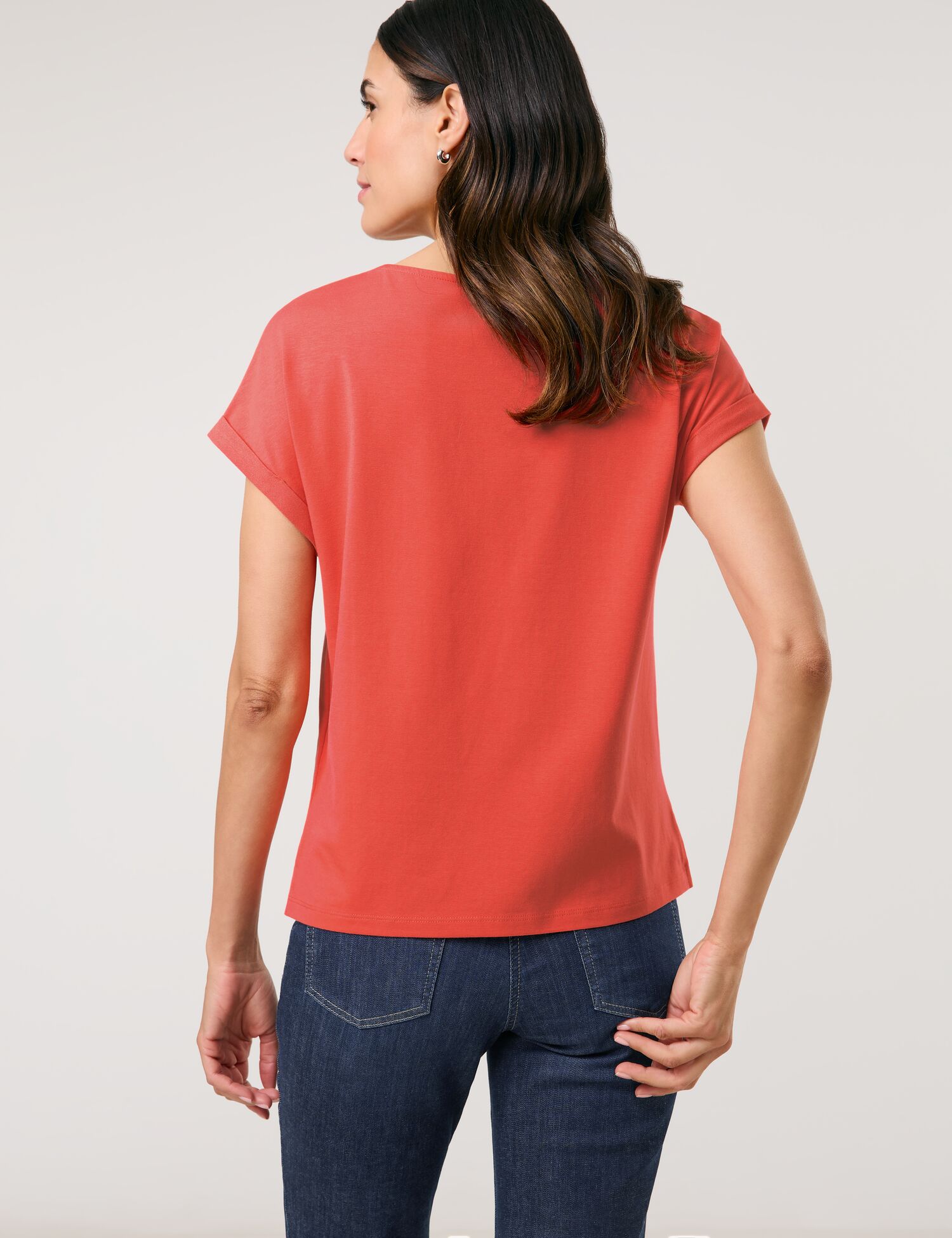 Kurzarmshirt mit Material-Patch und Ziersteinchen