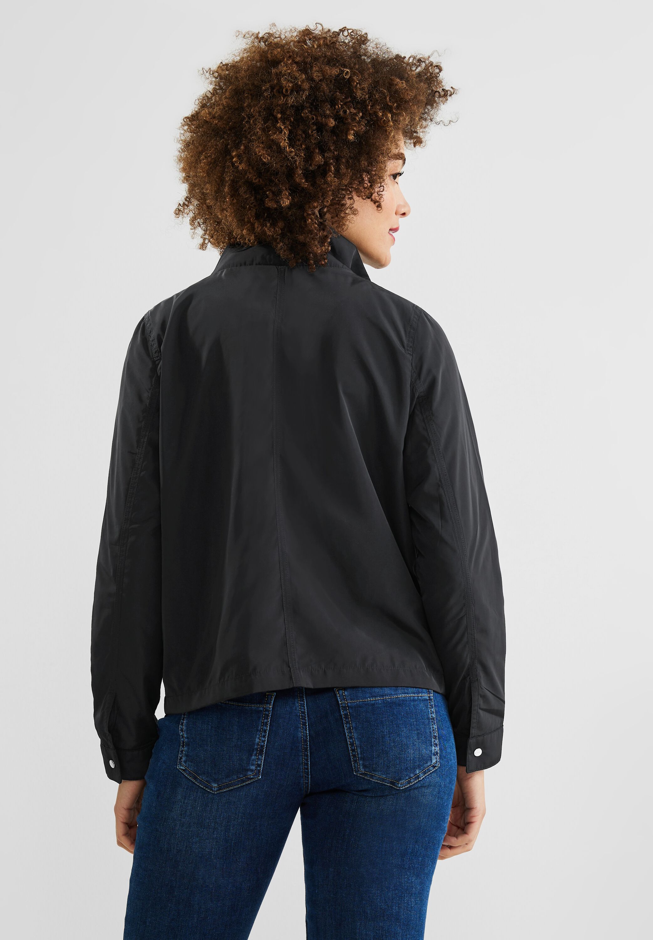 Moderner Windbreaker