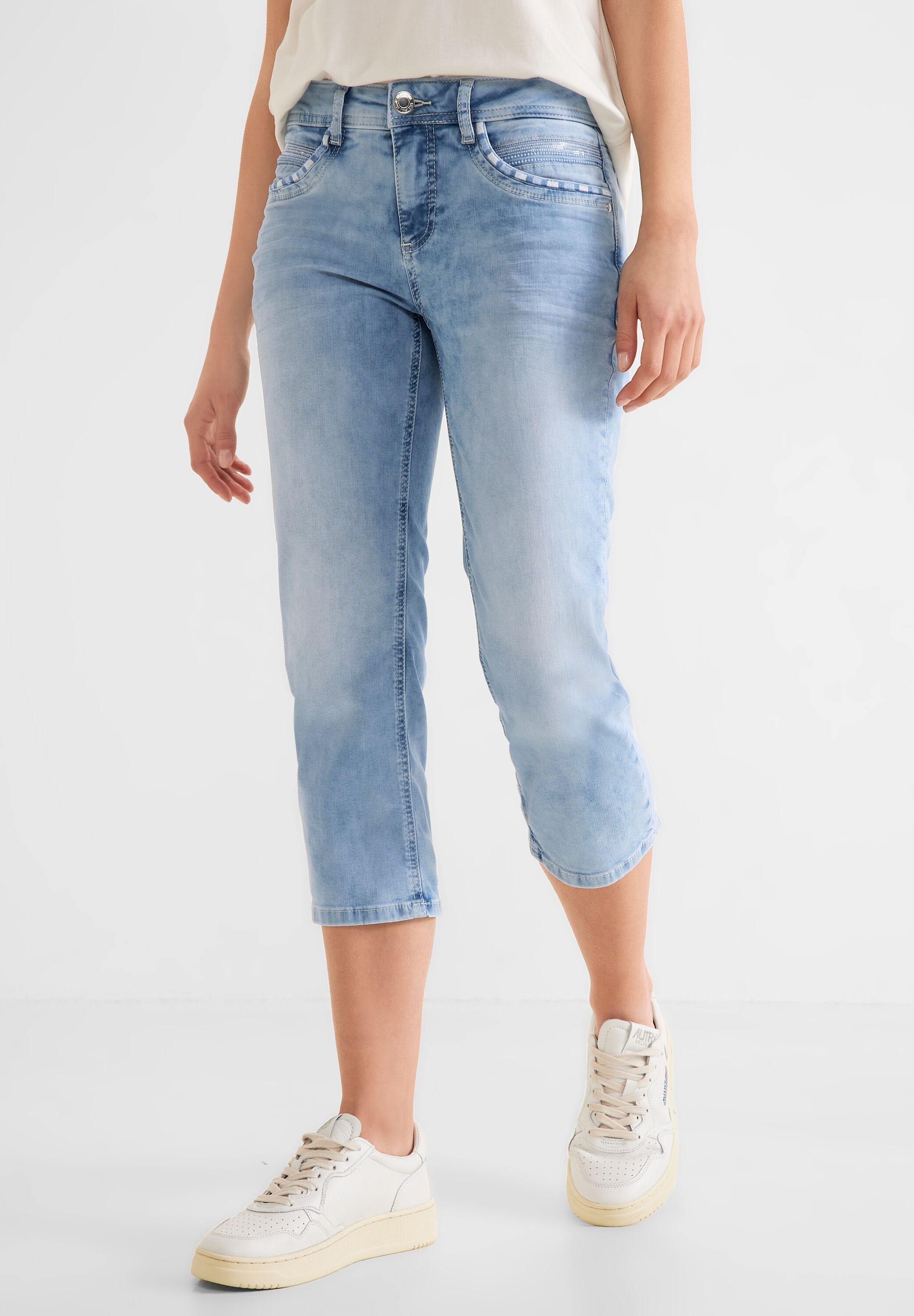 Casual Fit Jeans mit Stretch