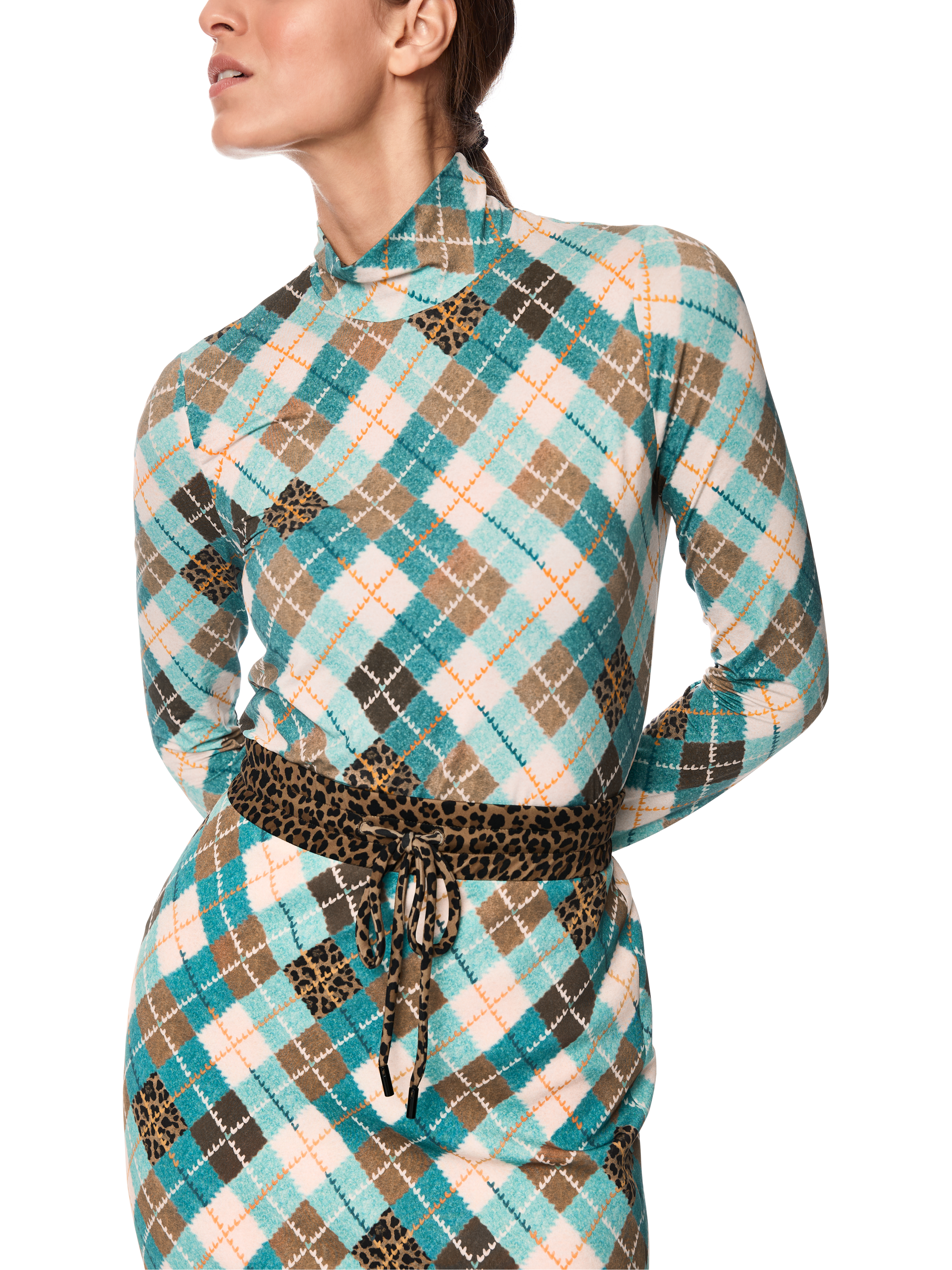 Tailliertes Langarmshirt mit Rollkragen