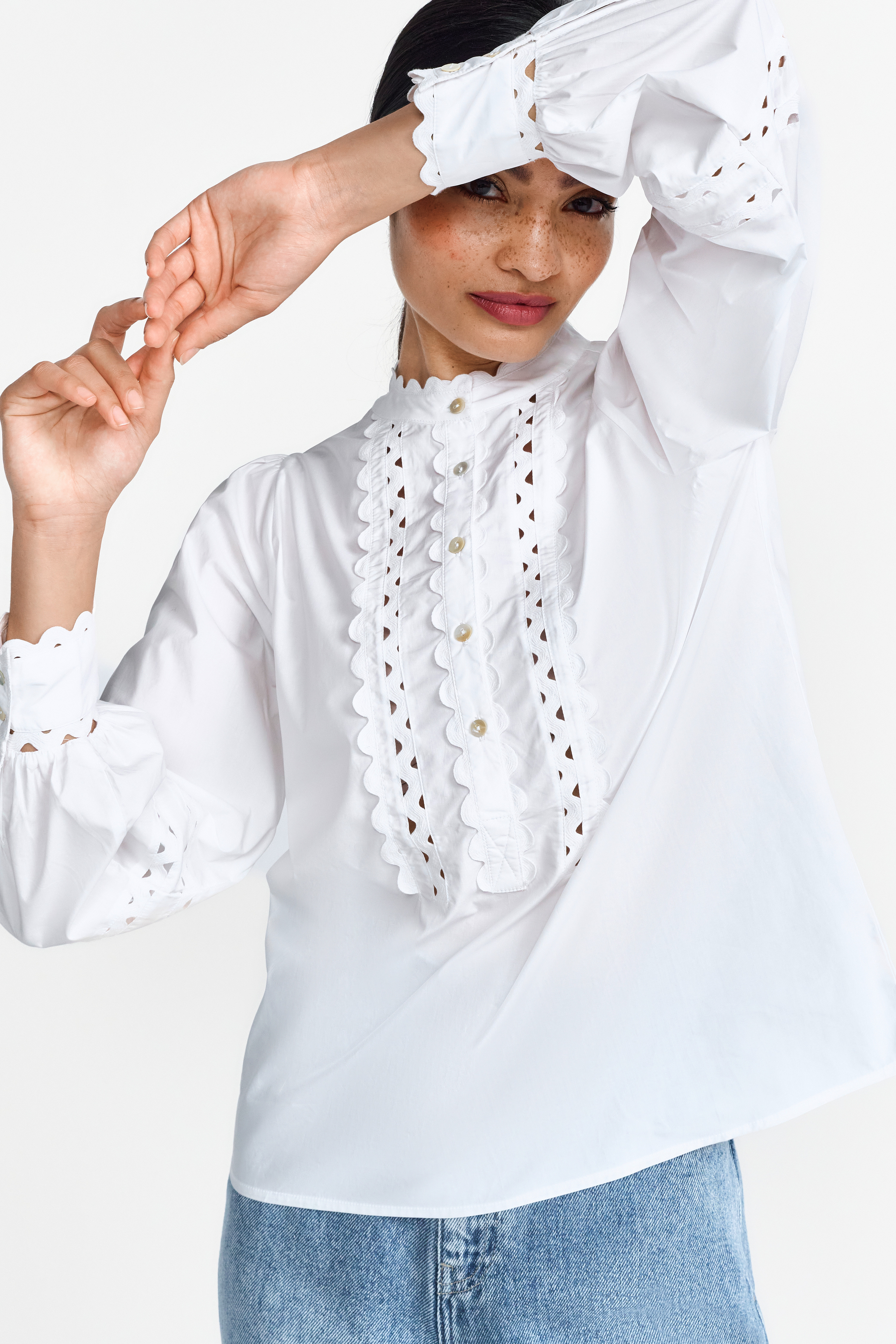 Cotton blouse with ruffles
