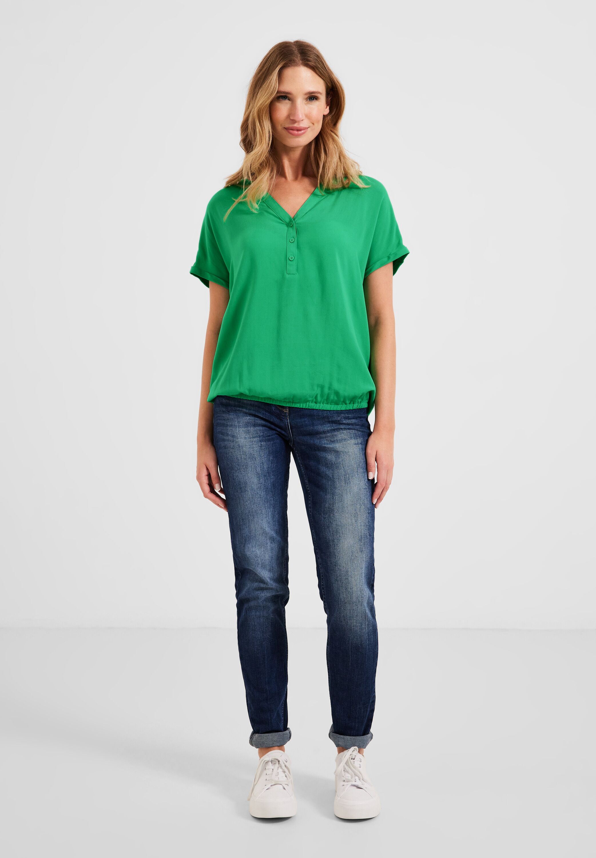 Bluse mit Elastiksaum