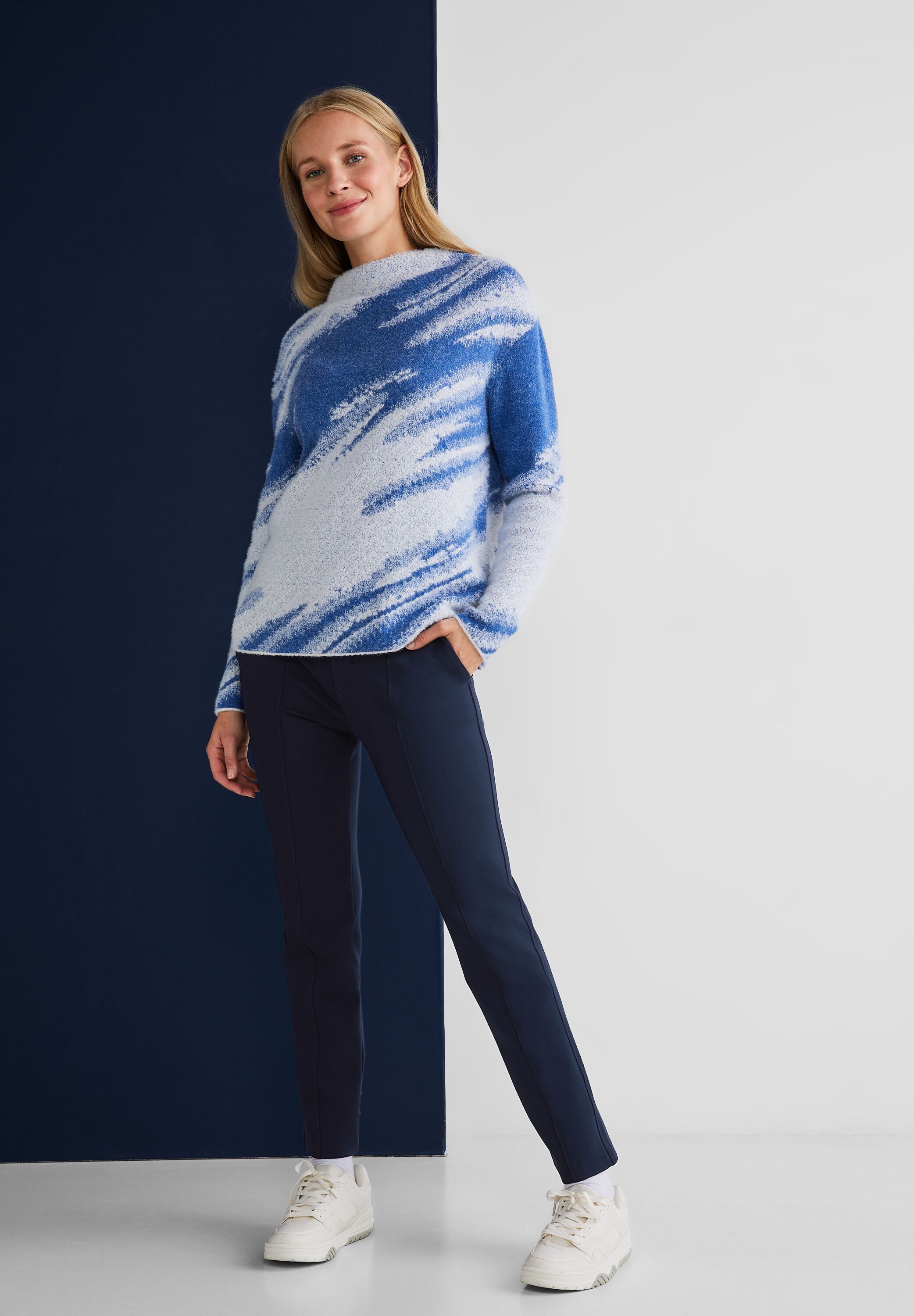 Casual Fit Chinohose