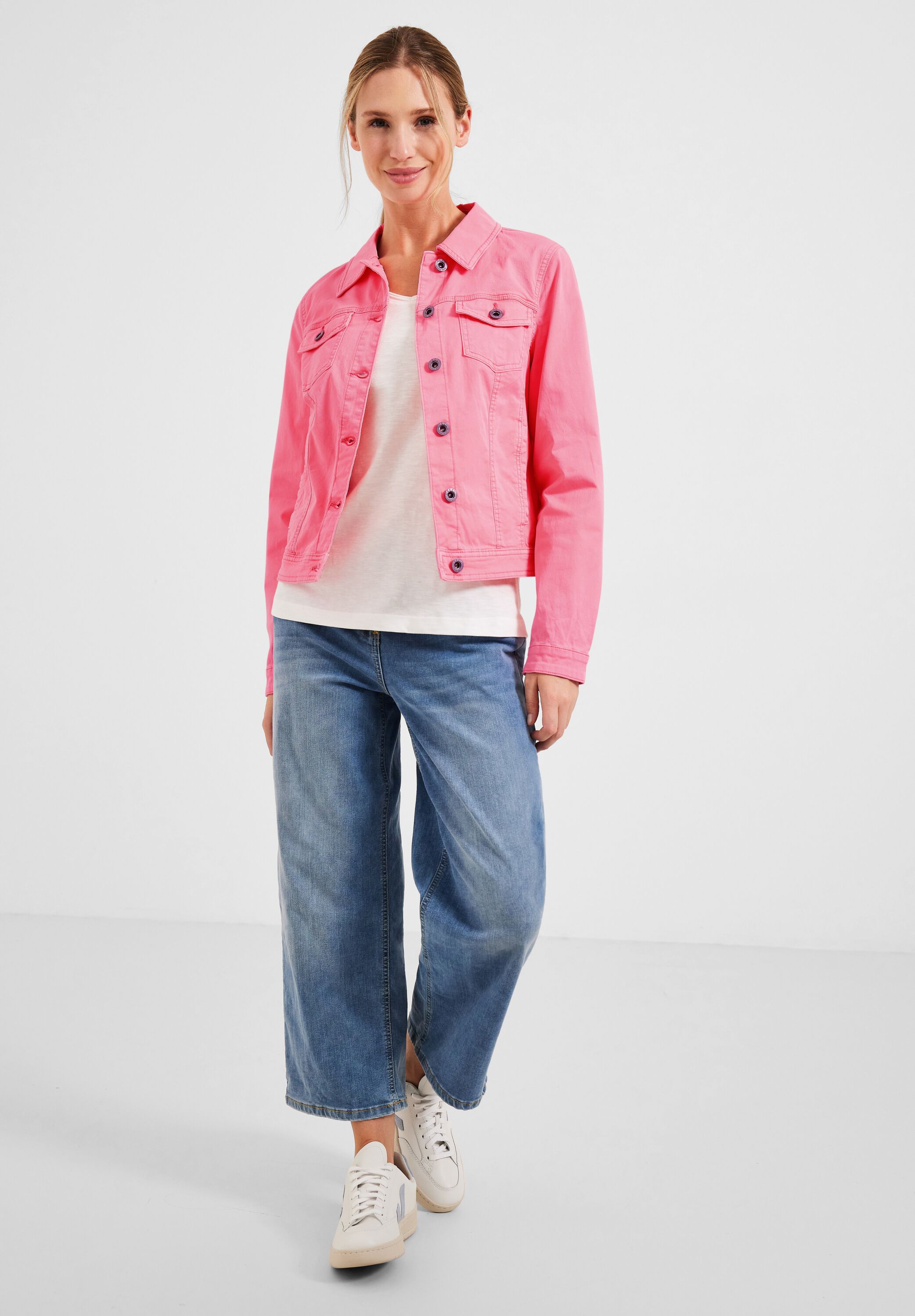 Farbige Jeansjacke