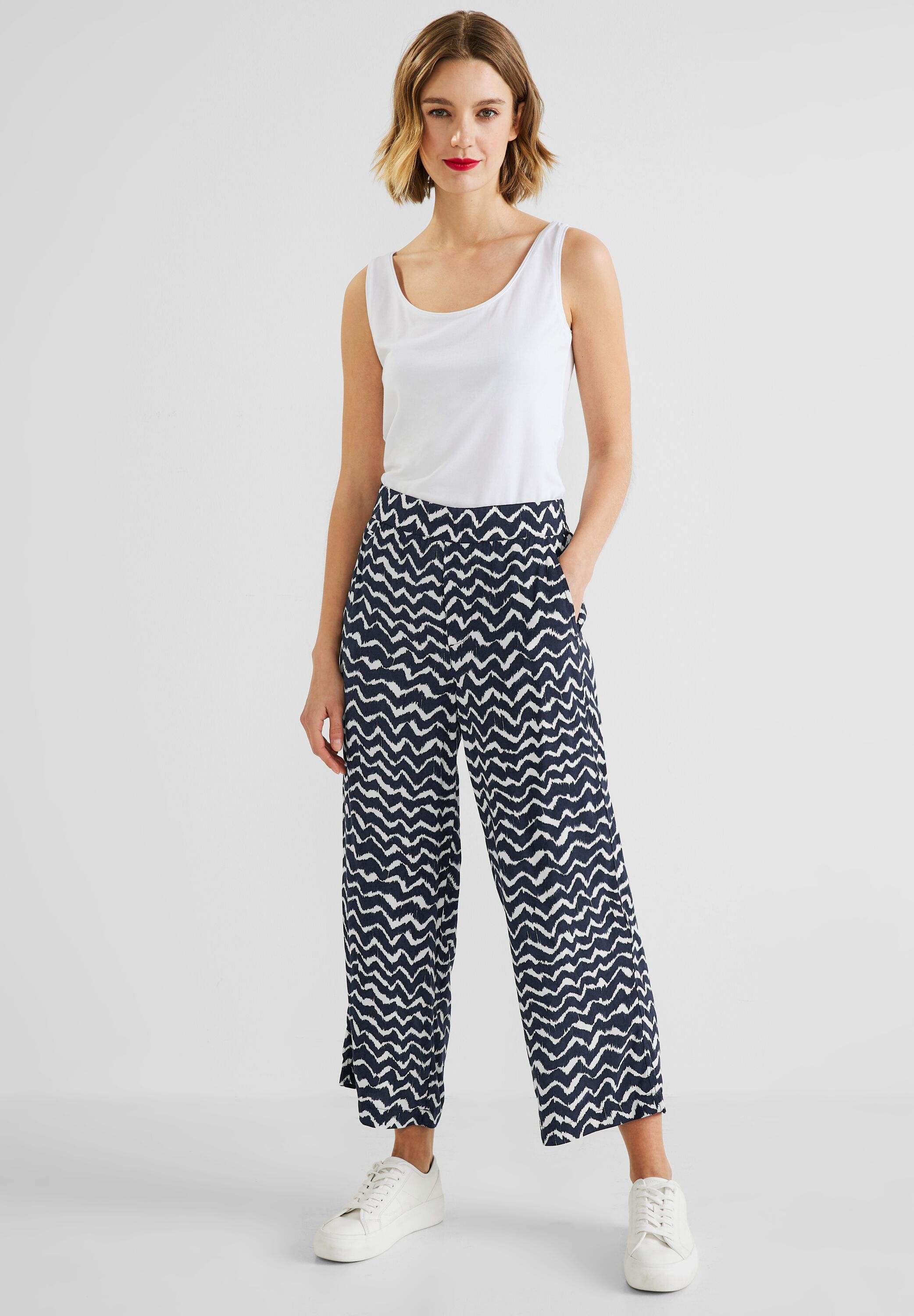 Loose Fit Hose mit Ikatprint