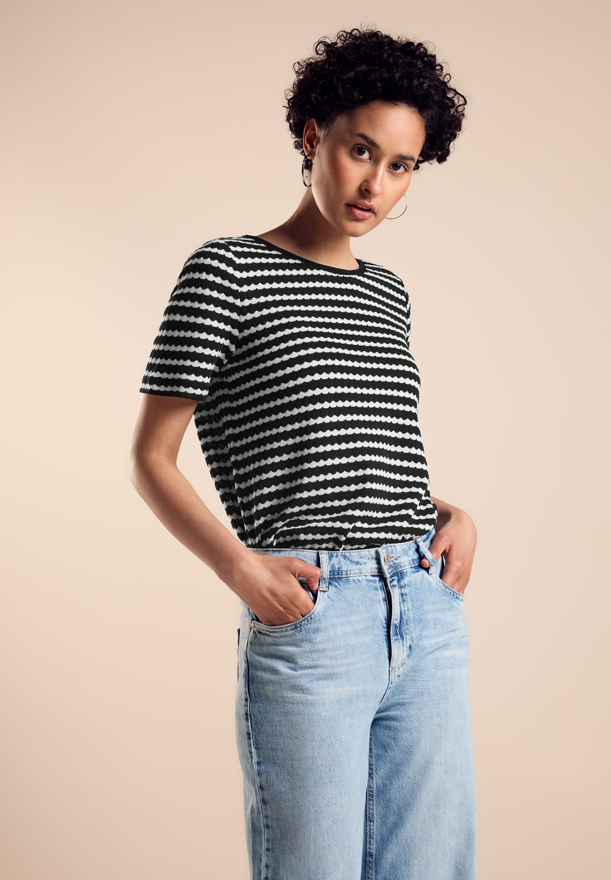 T-Shirt in Strickoptik