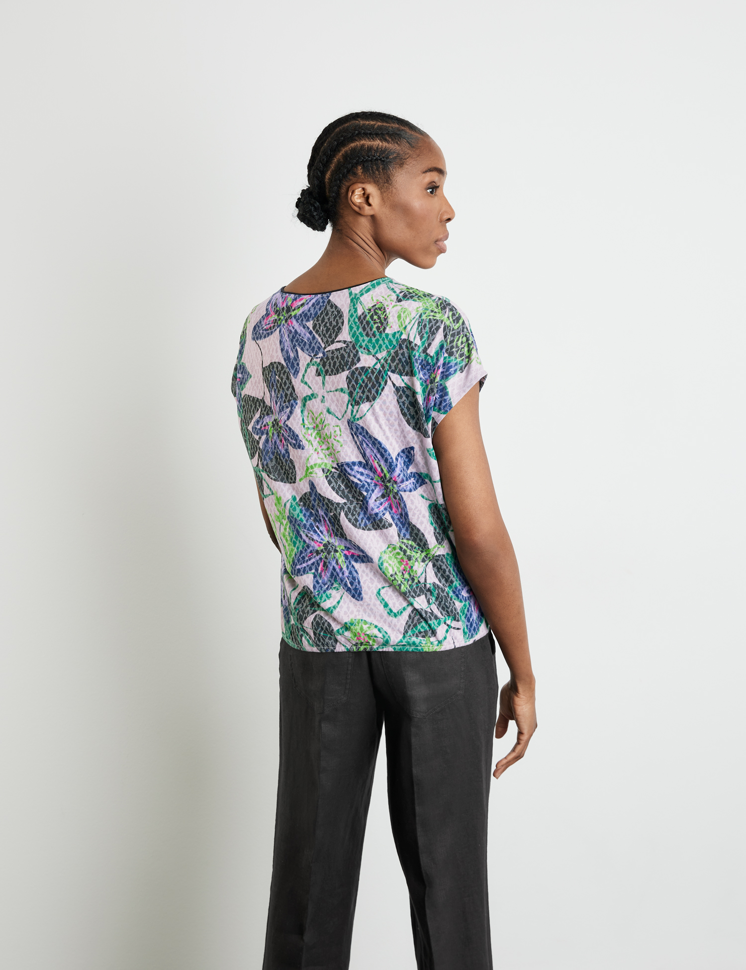 Floral gemustertes Shirt mit Ausbrenner-Qualität