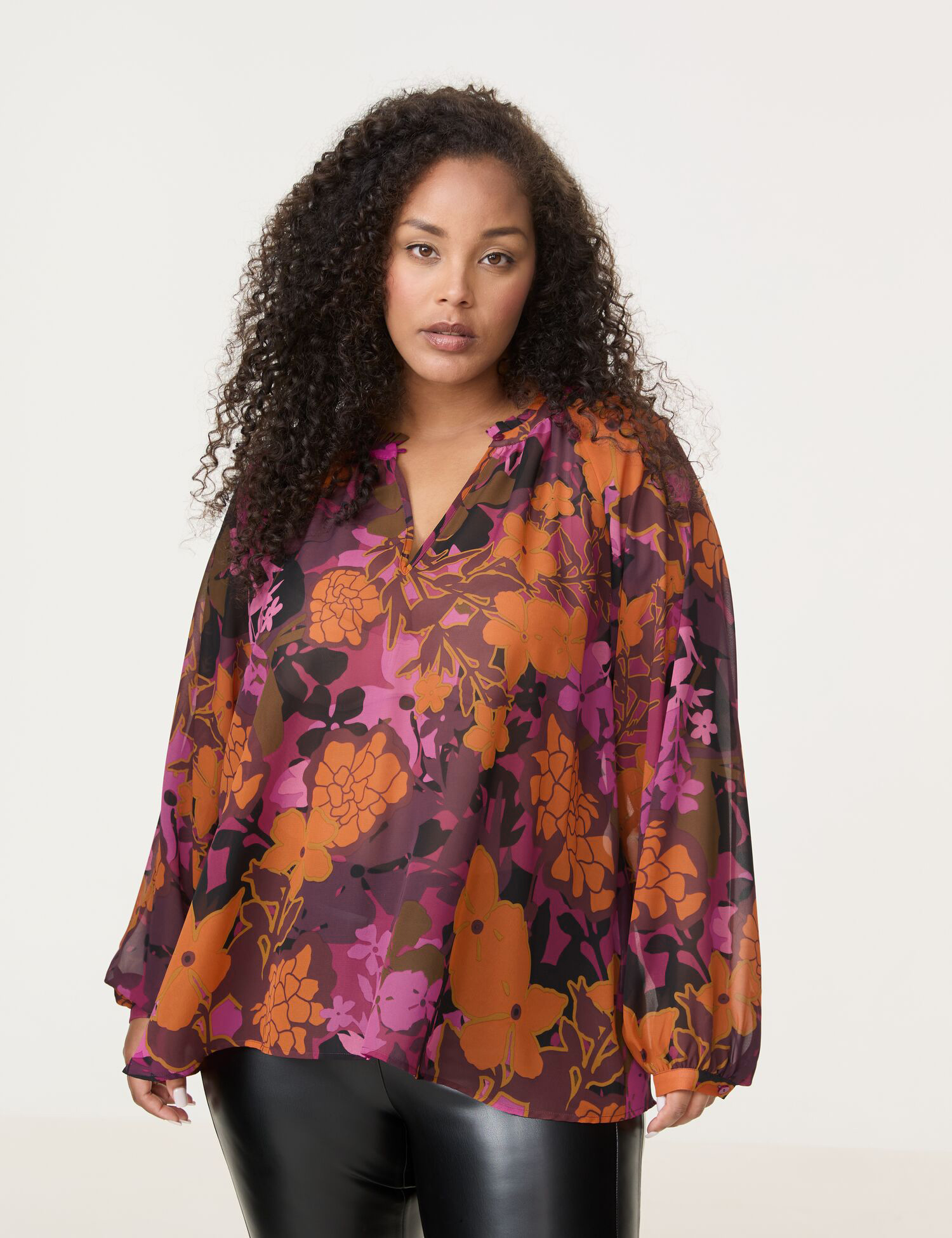 Bluse mit Rüschenkragen