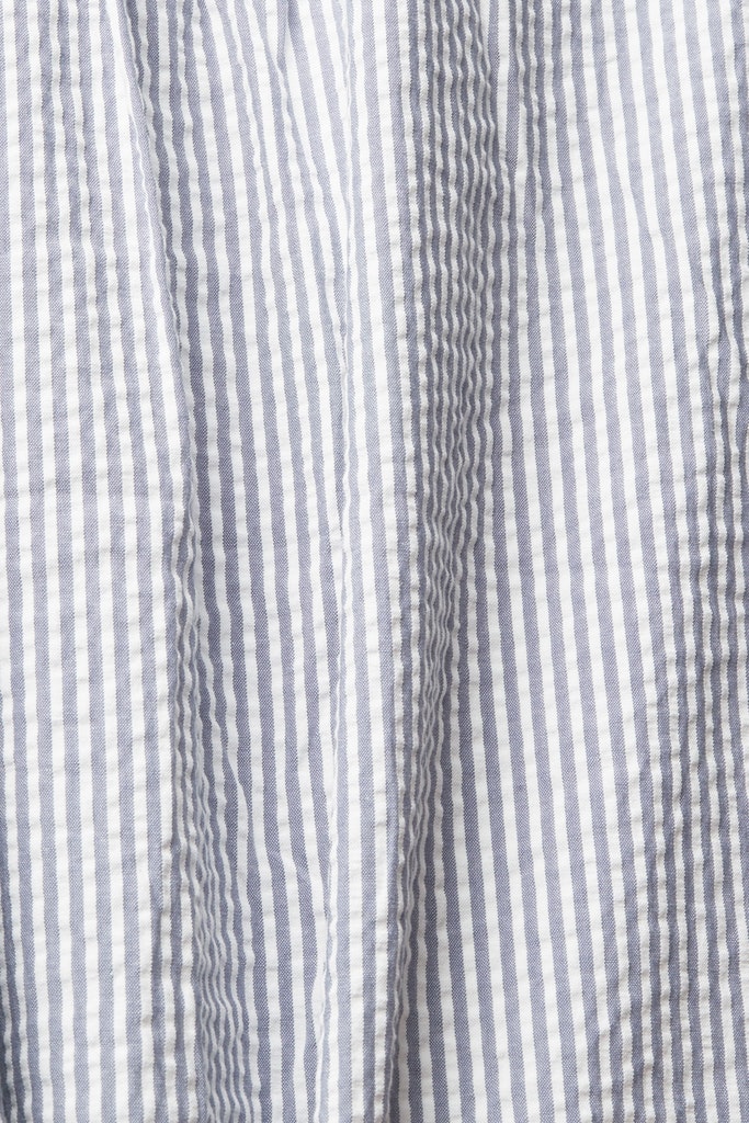 Kurzärmelige Bluse mit Längsstreifen