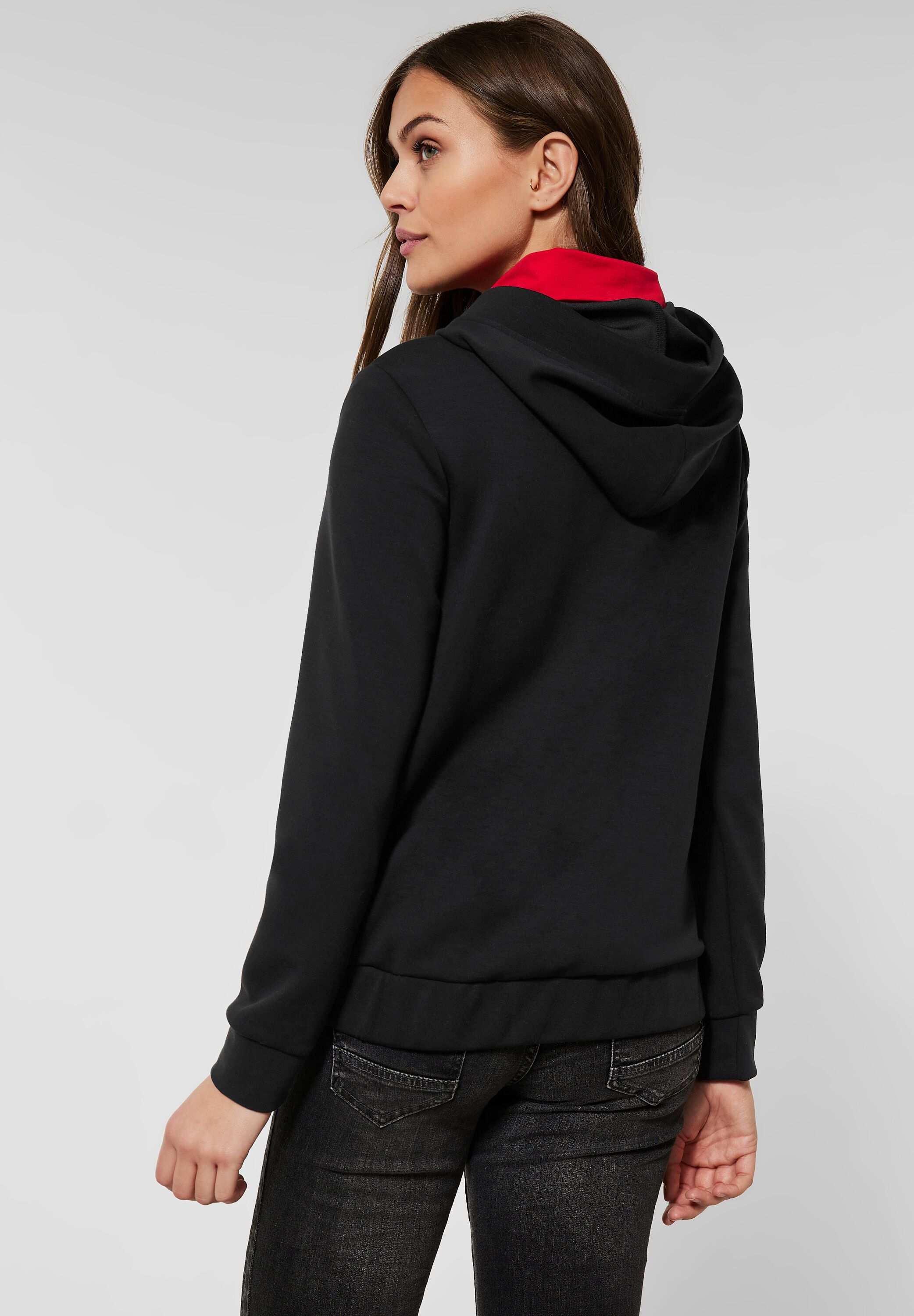 Sweatpullover mit Kapuze