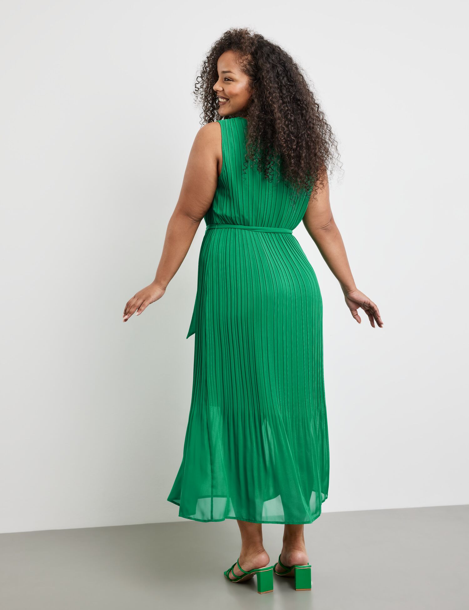 Ärmelloses Plisseekleid